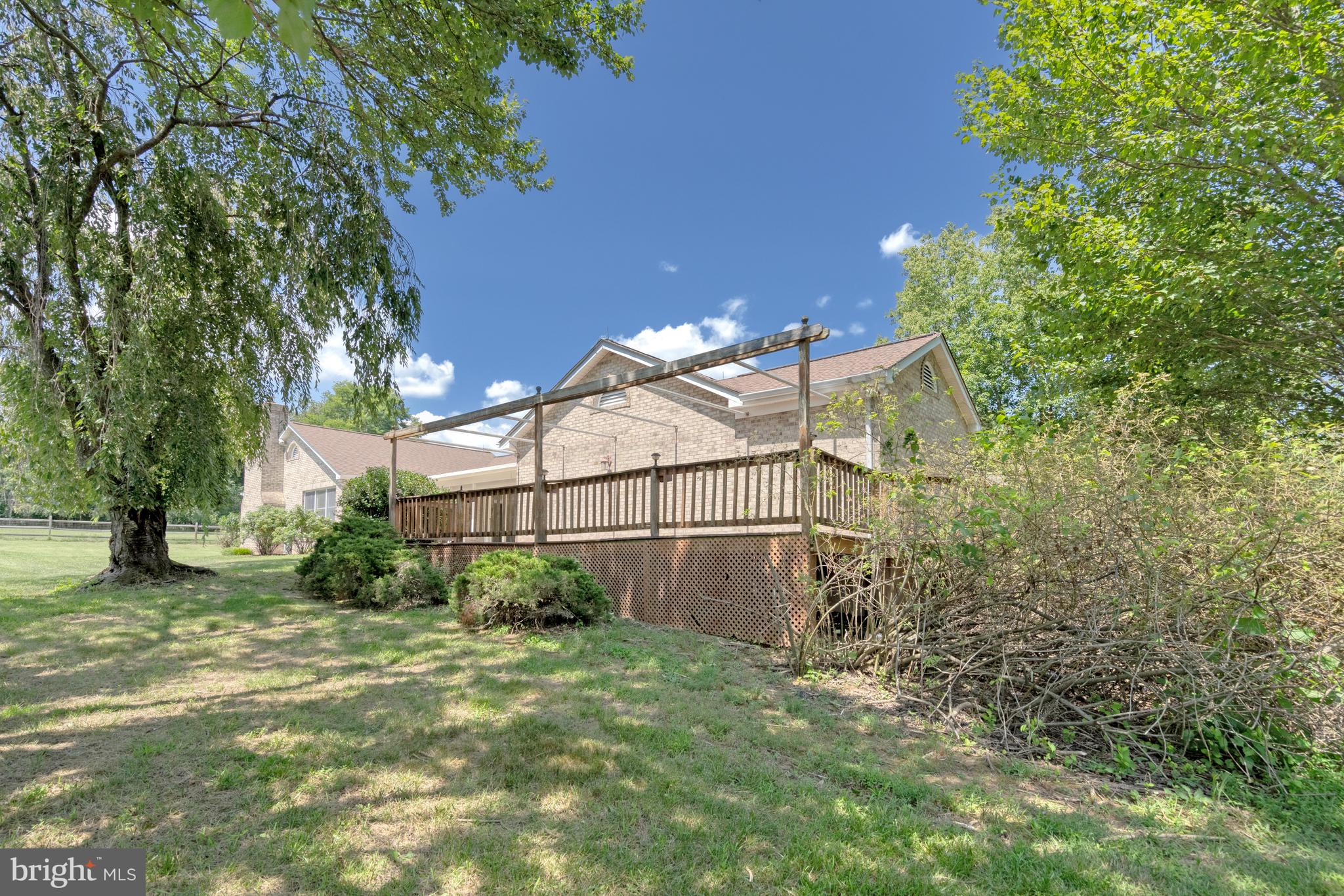 41911 Woodcrest Ln