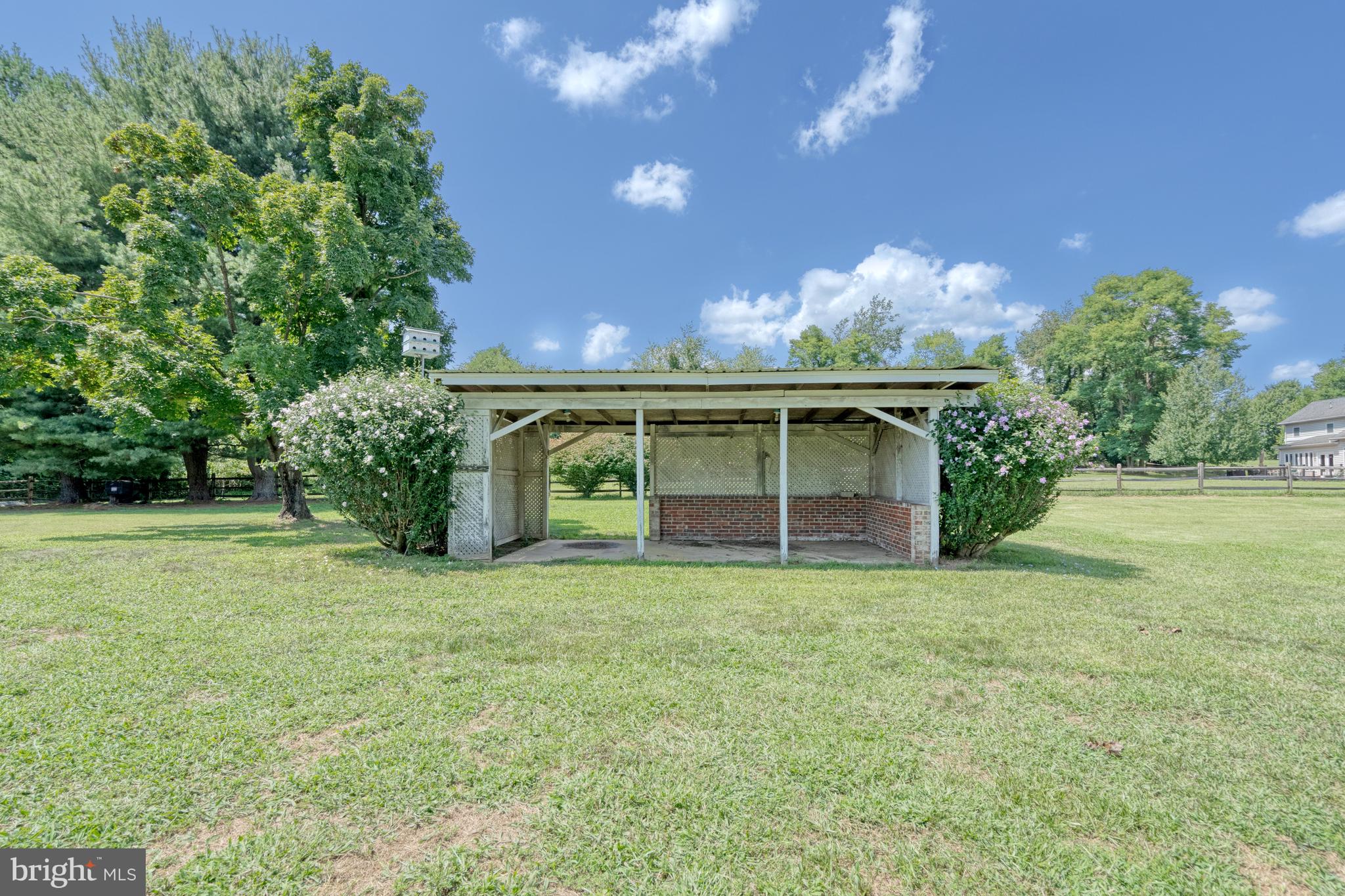 41911 Woodcrest Ln