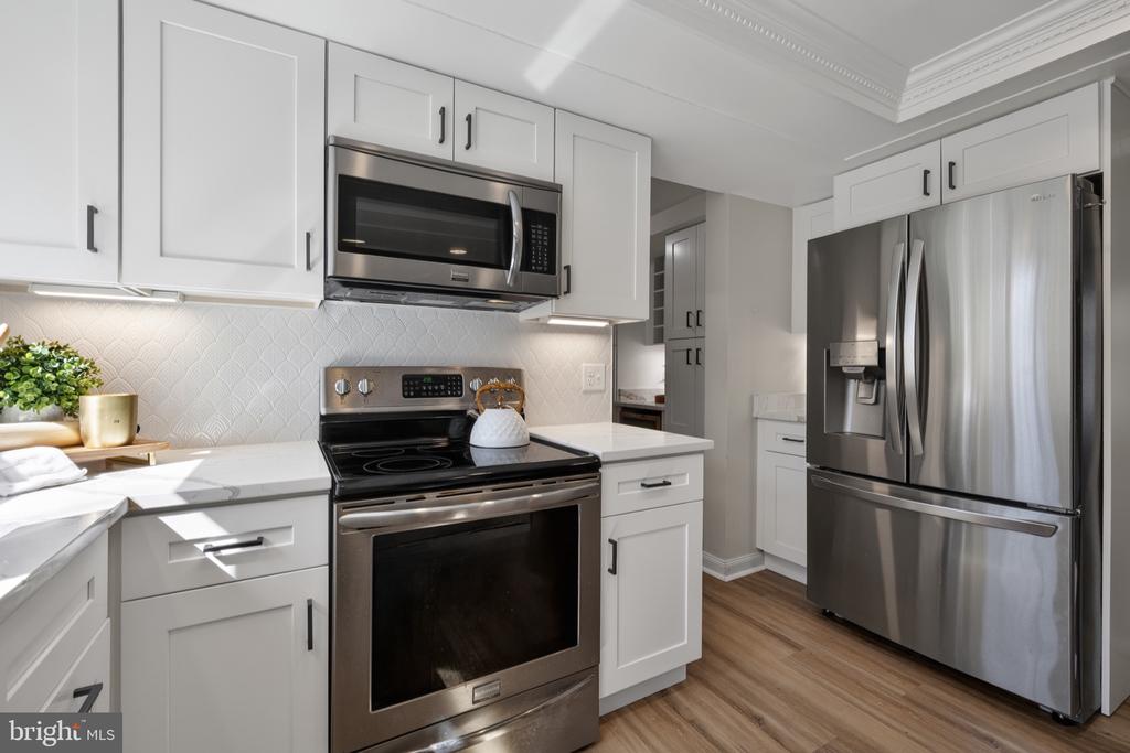 15310 IRIS LANE