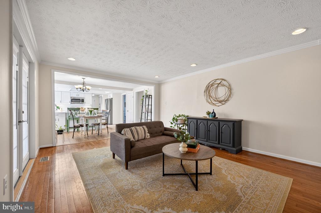 15310 IRIS LANE