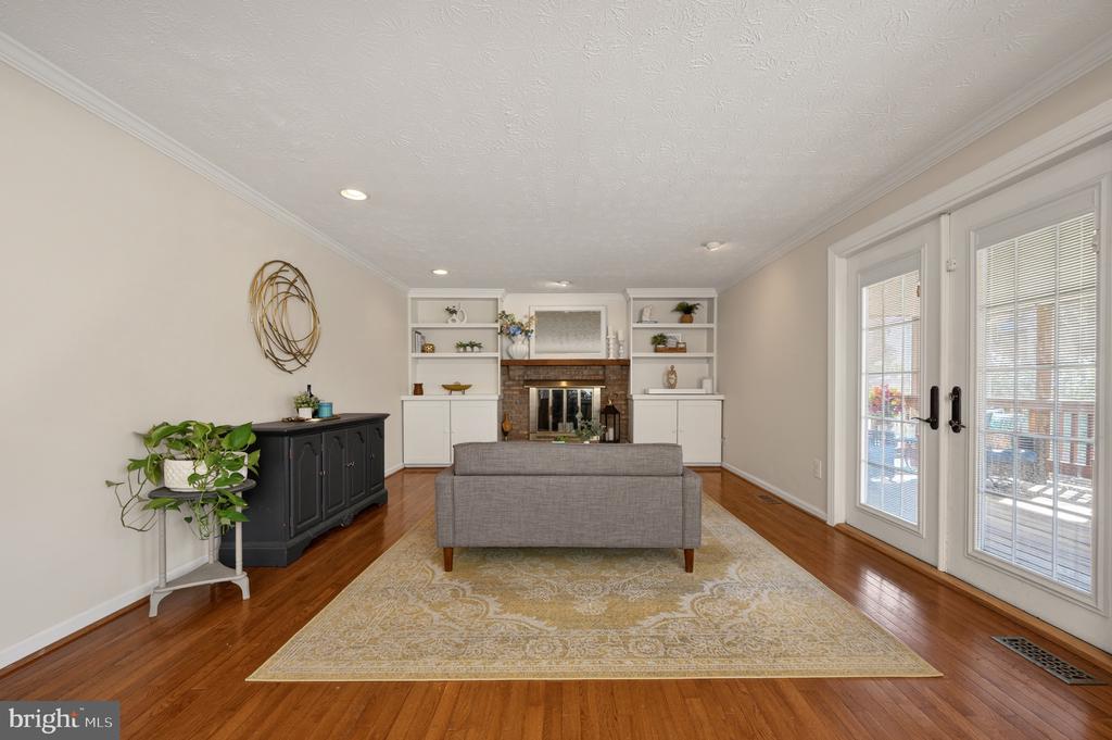 15310 IRIS LANE