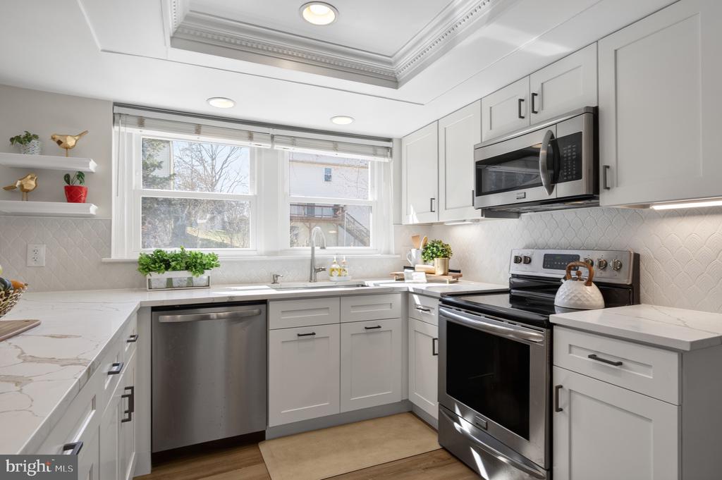 15310 IRIS LANE