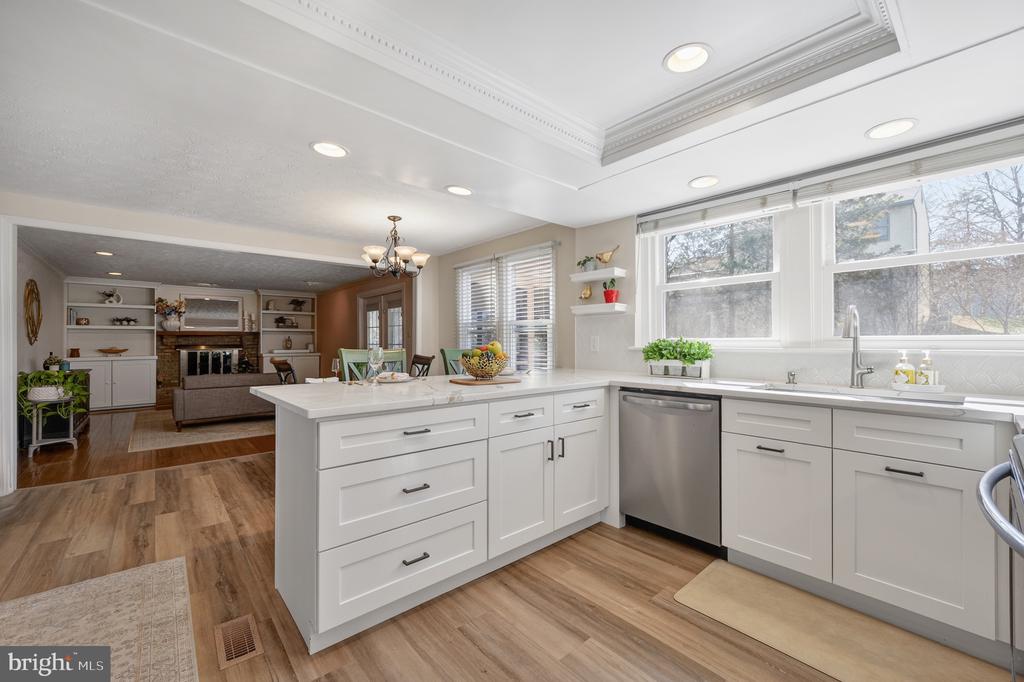 15310 IRIS LANE