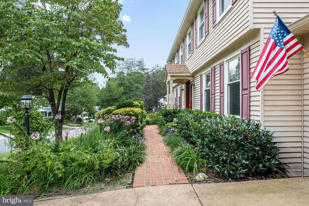 15310 IRIS LANE