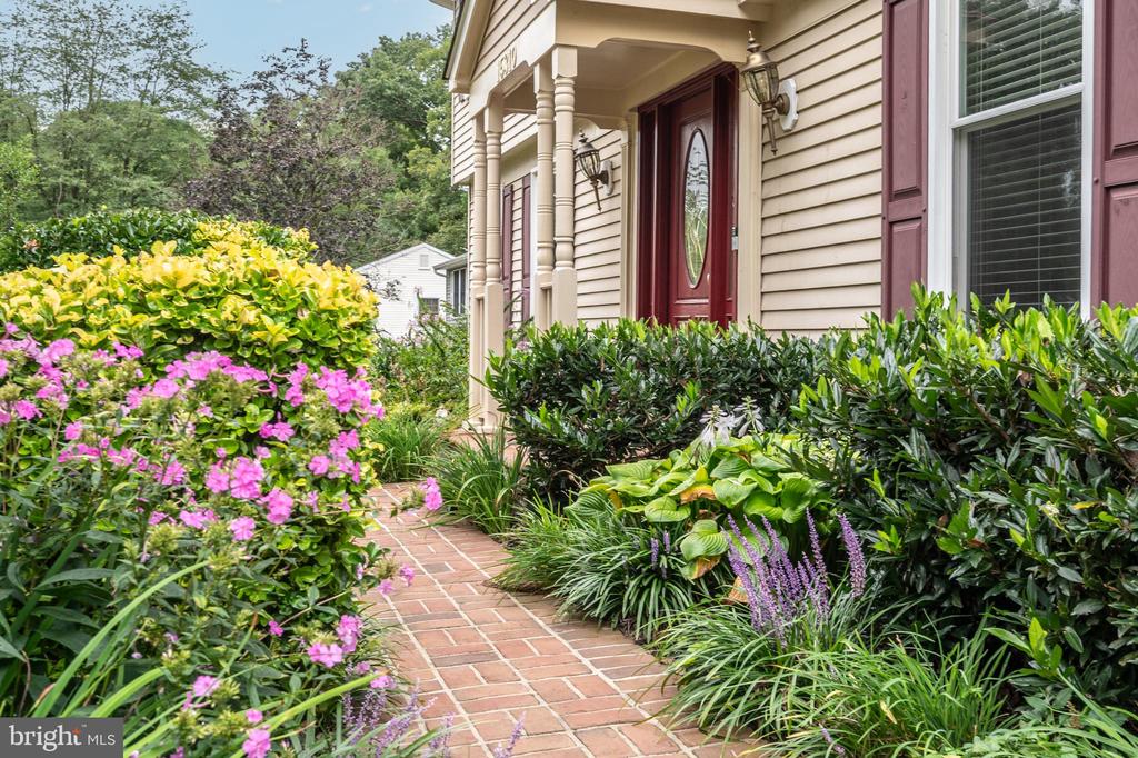 15310 IRIS LANE