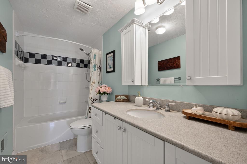 15310 IRIS LANE