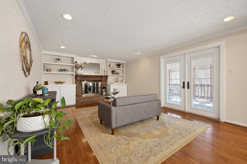 15310 IRIS LANE