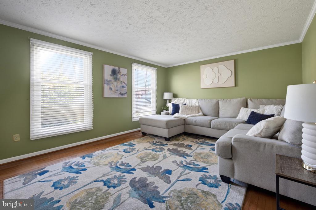 15310 IRIS LANE
