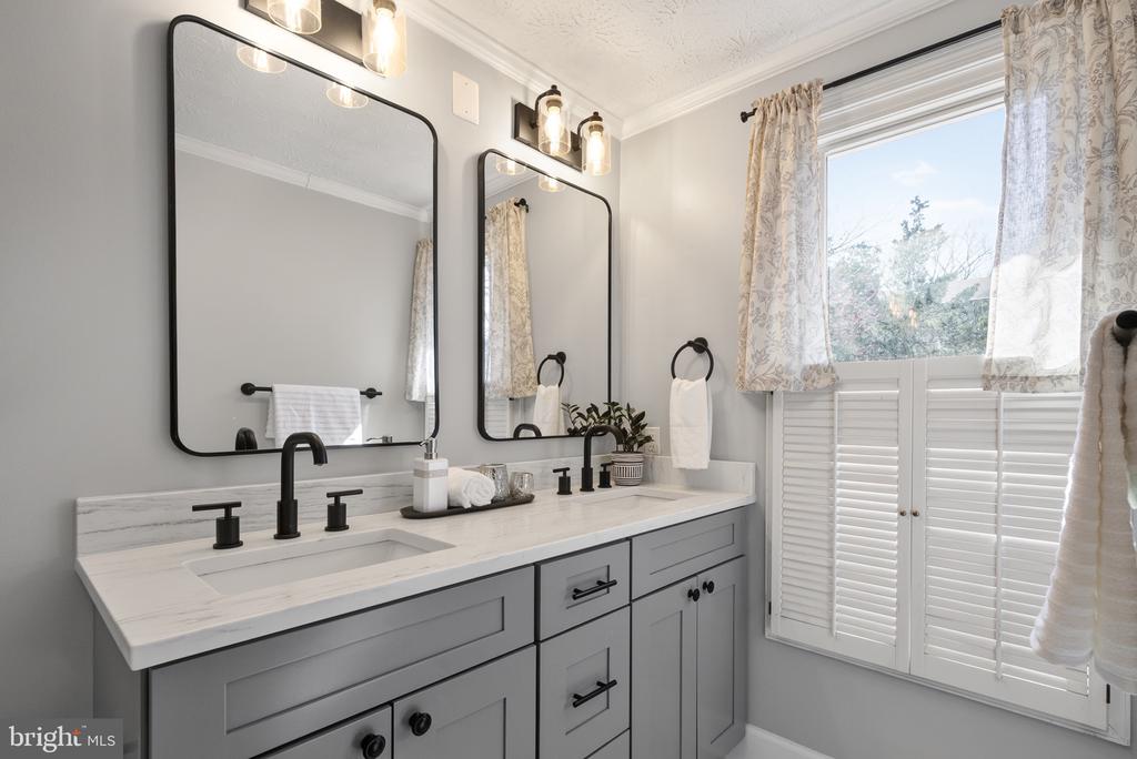 15310 IRIS LANE