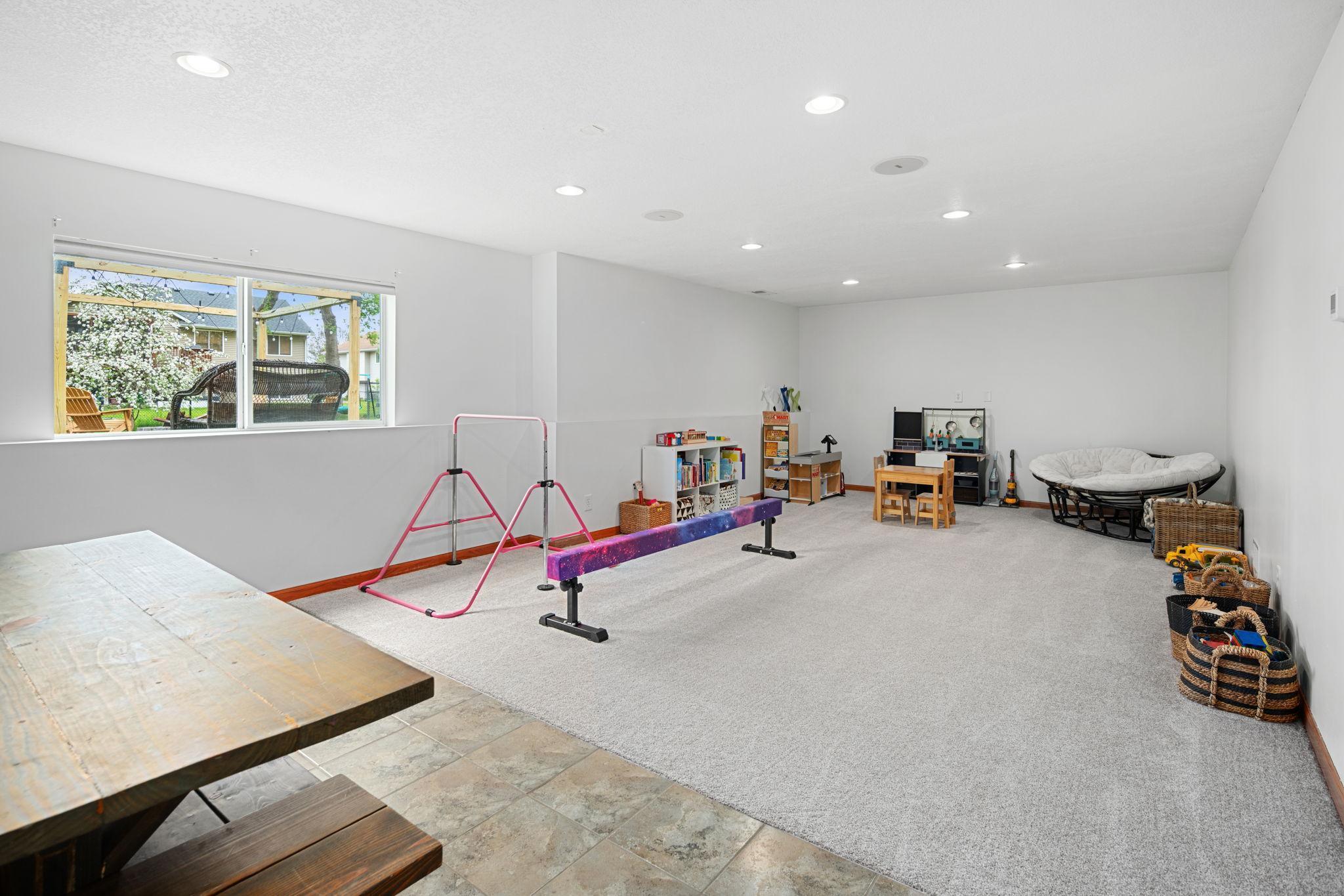 4865 191st Street W