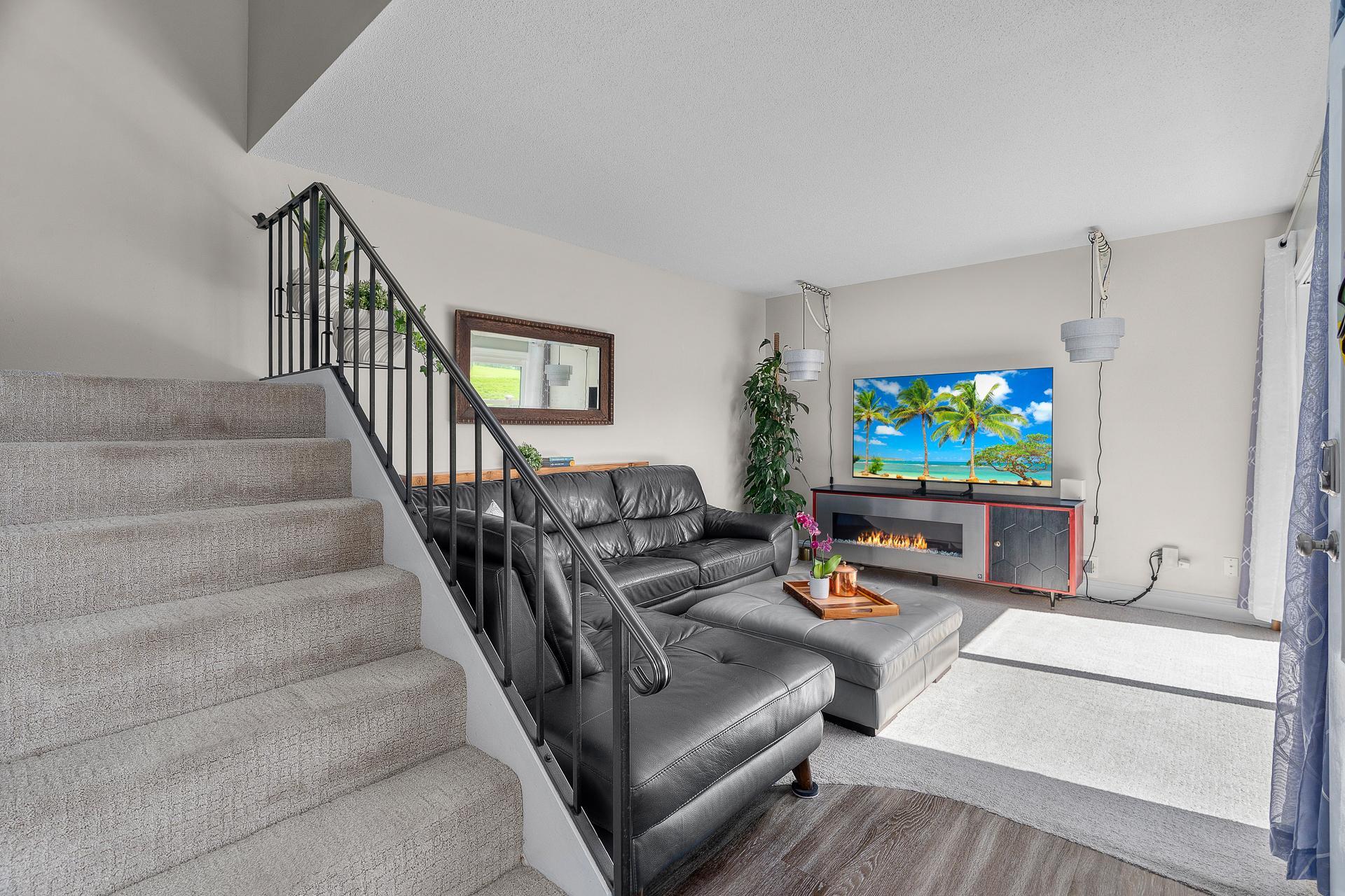 3272 Lower 67th Street E