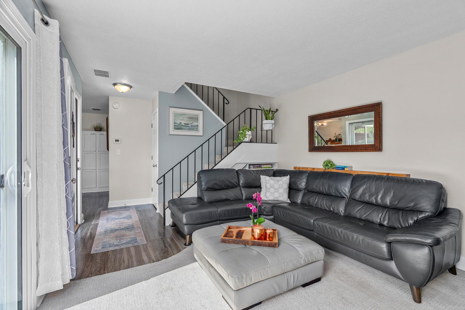 3272 Lower 67th Street E