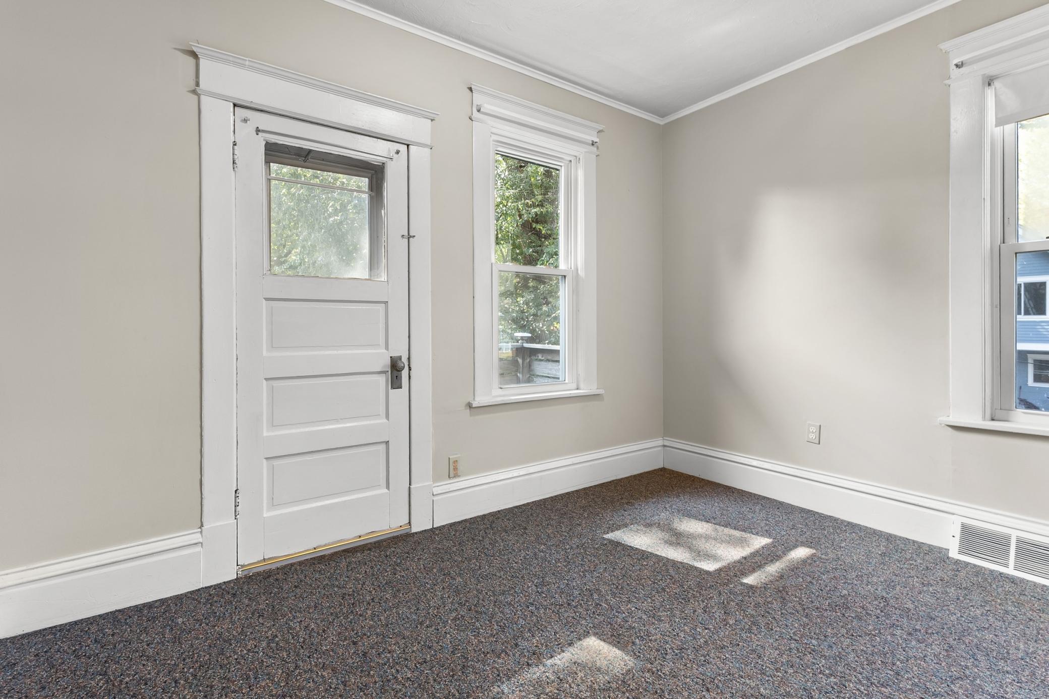 272 Baker Street W