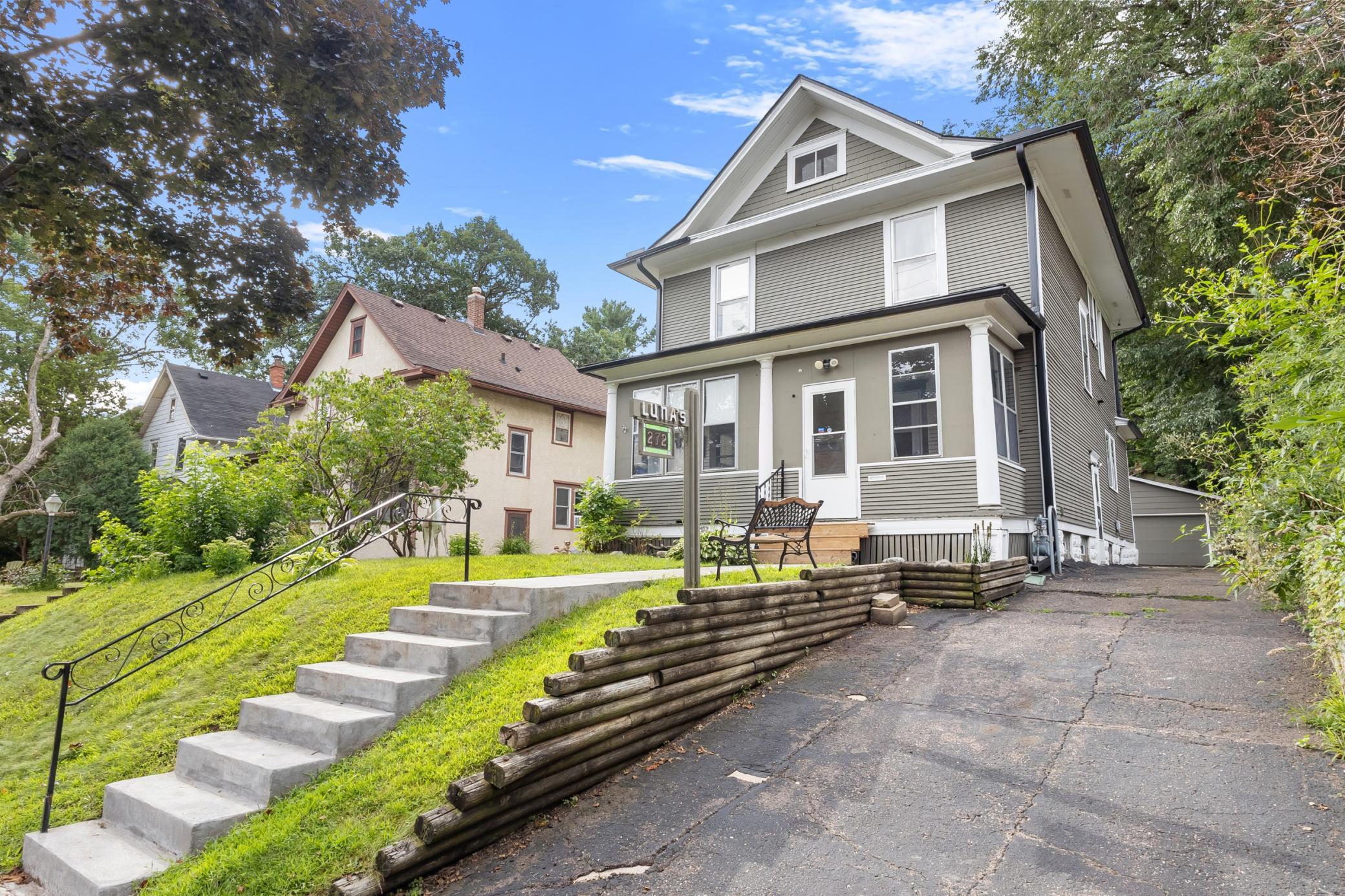272 Baker Street W