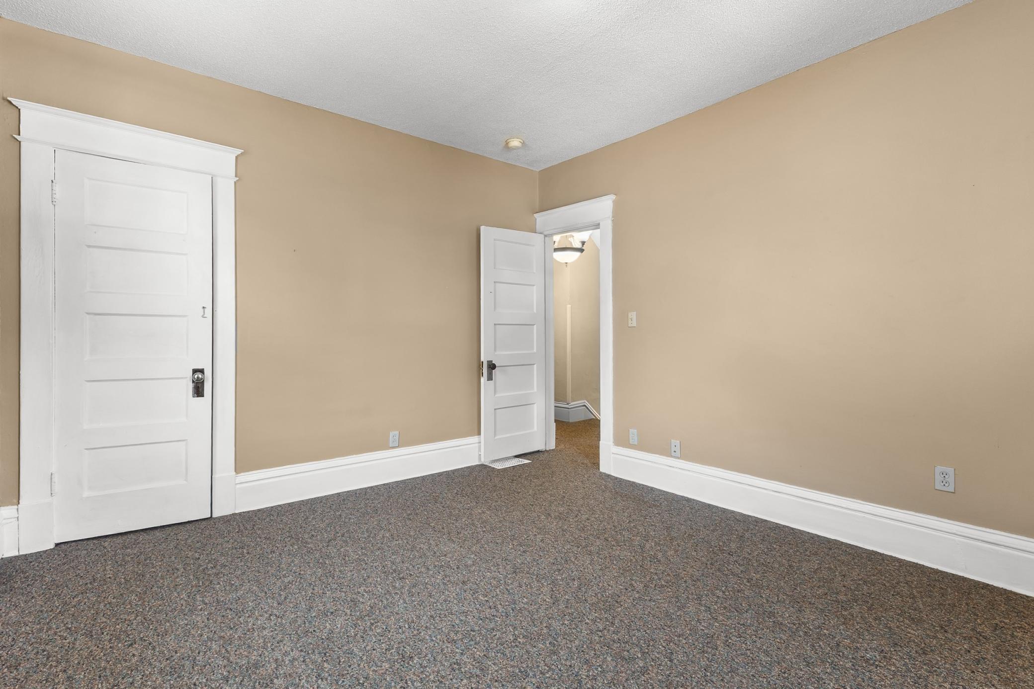272 Baker Street W