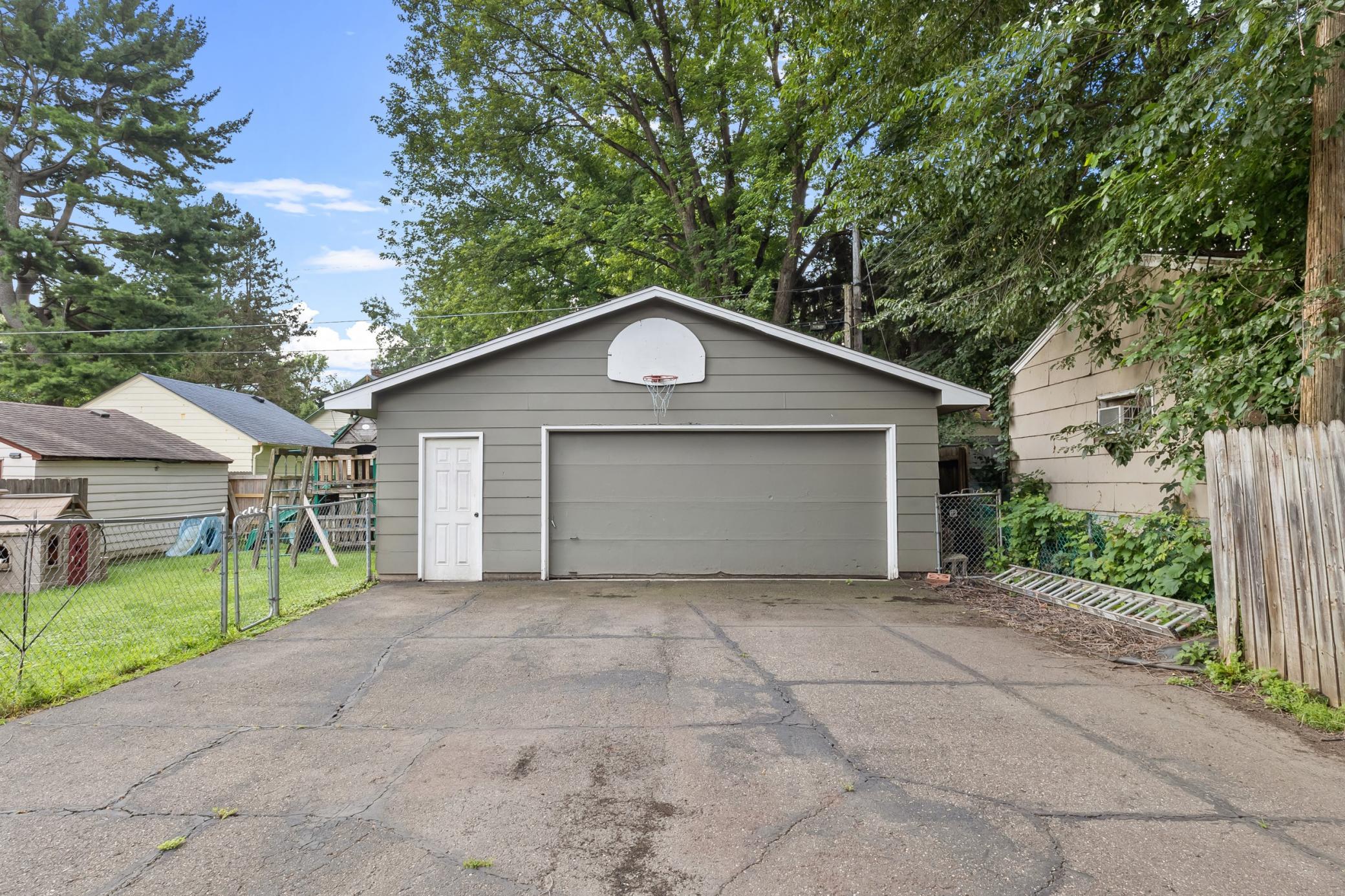 272 Baker Street W