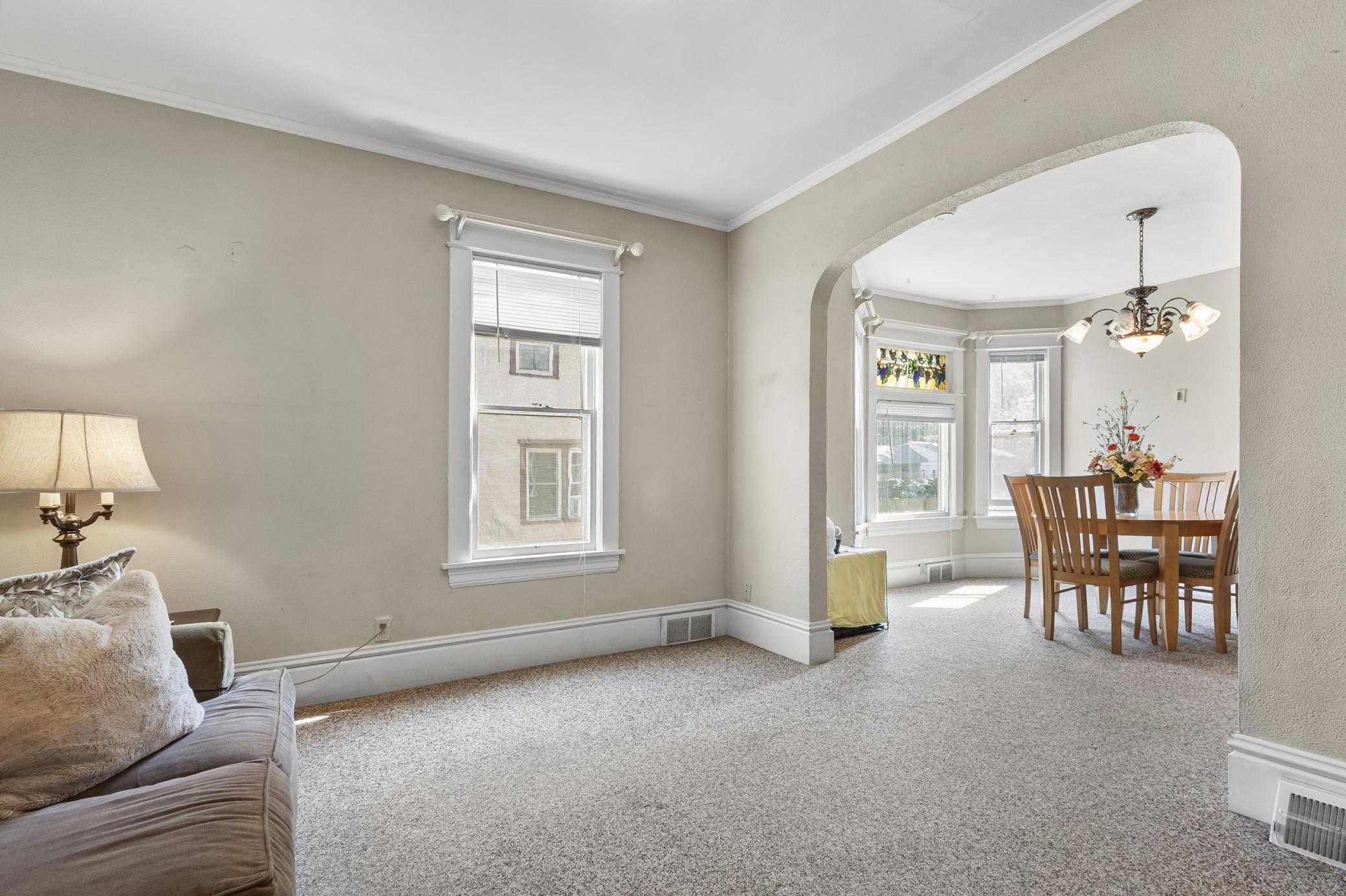 272 Baker Street W