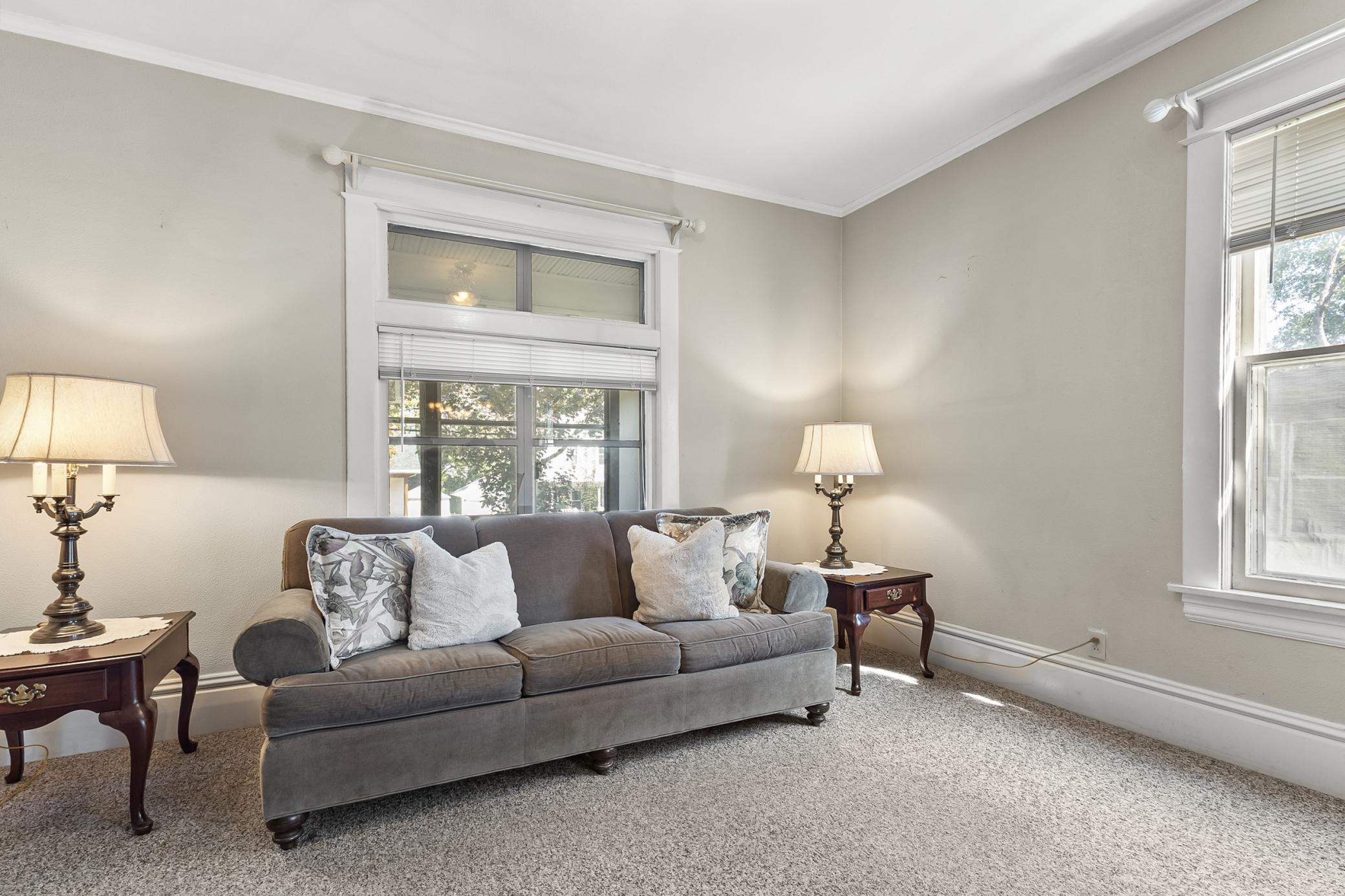 272 Baker Street W