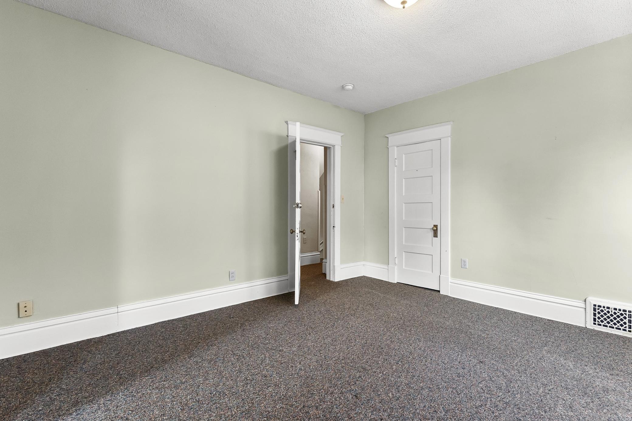272 Baker Street W