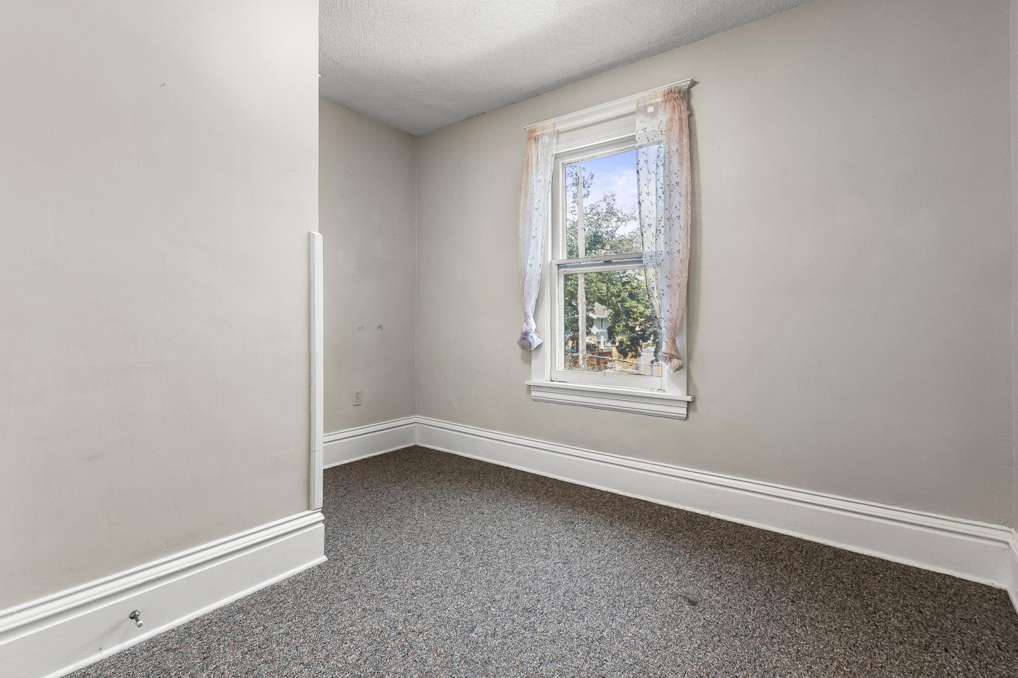 272 Baker Street W