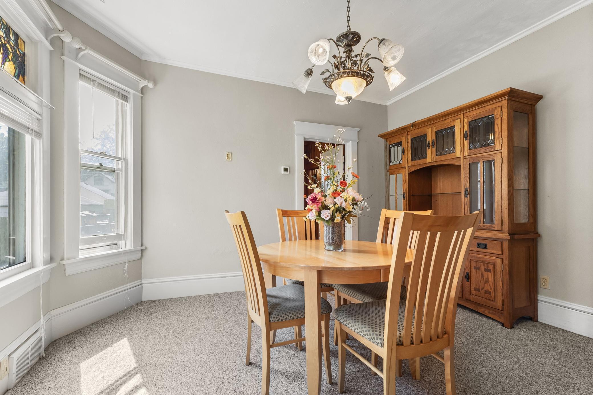272 Baker Street W