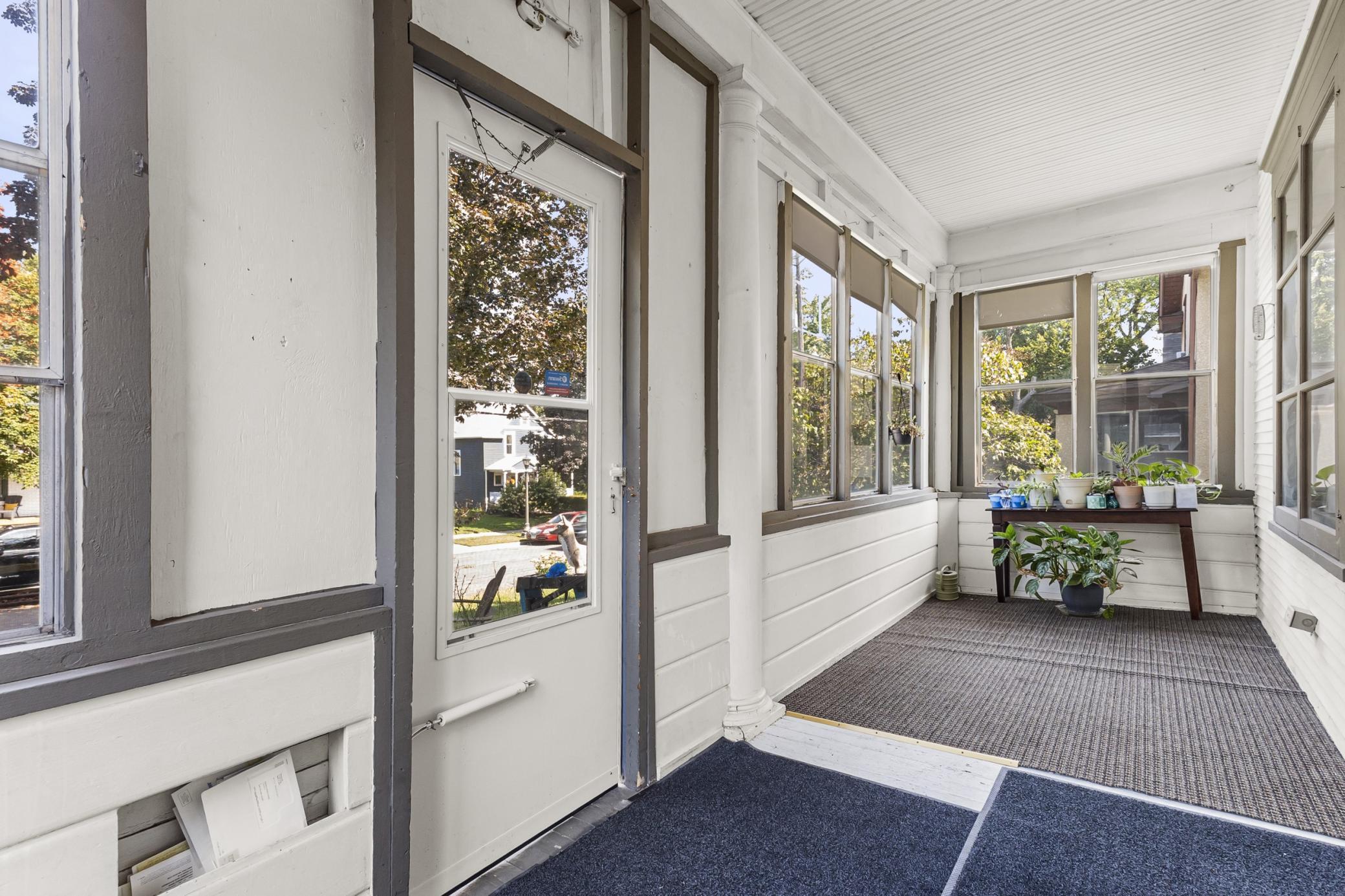272 Baker Street W