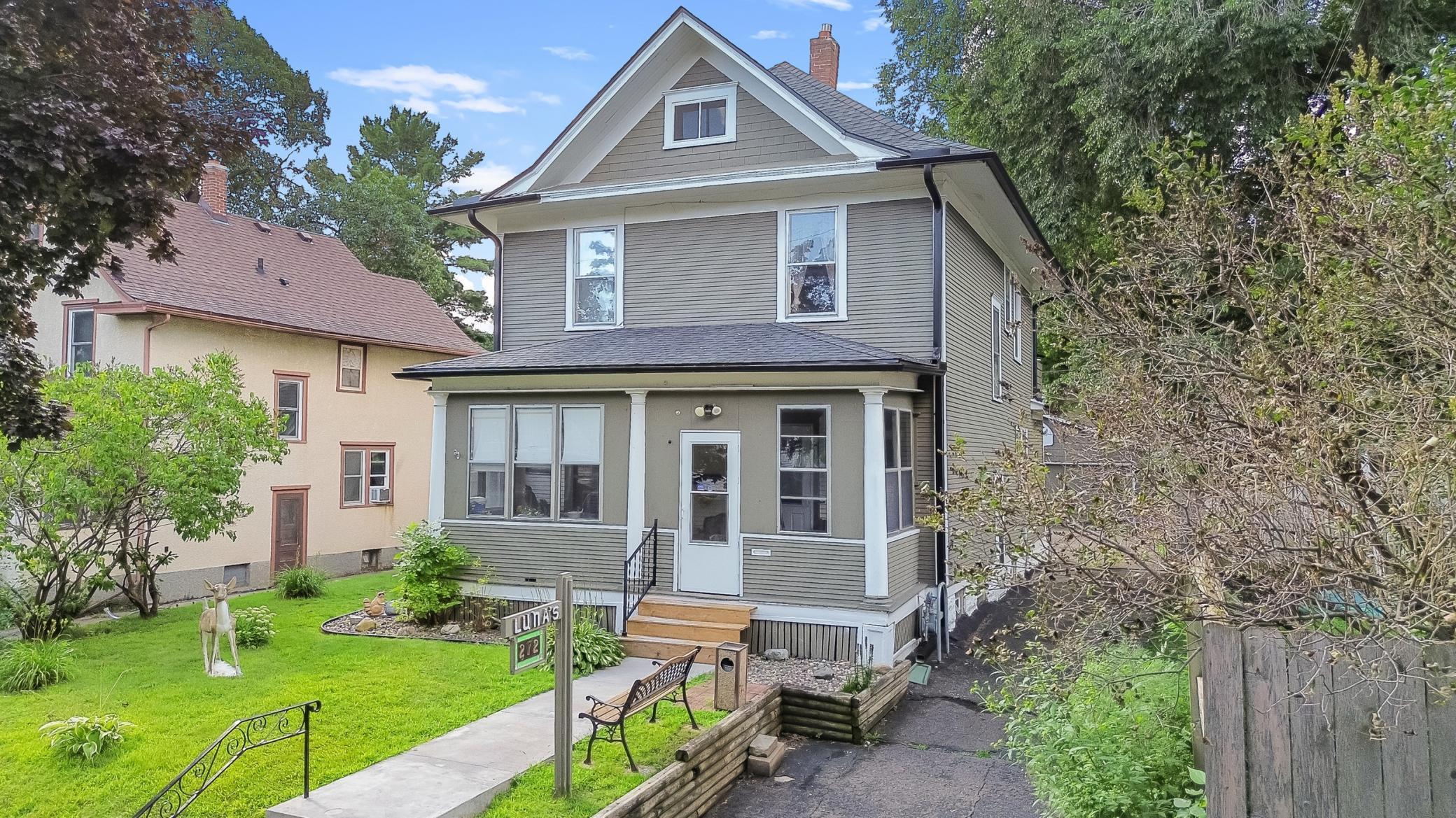 272 Baker Street W