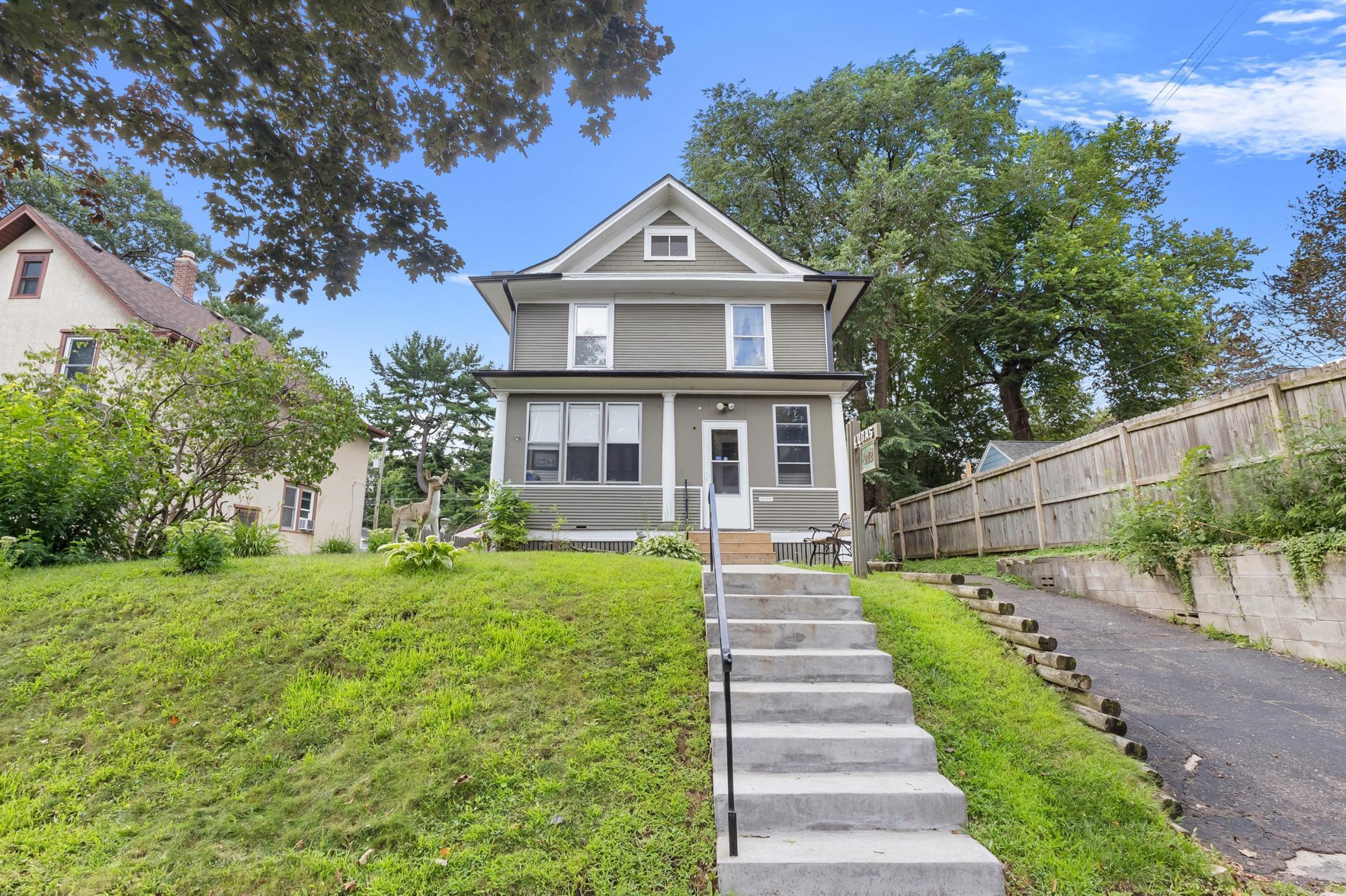 272 Baker Street W