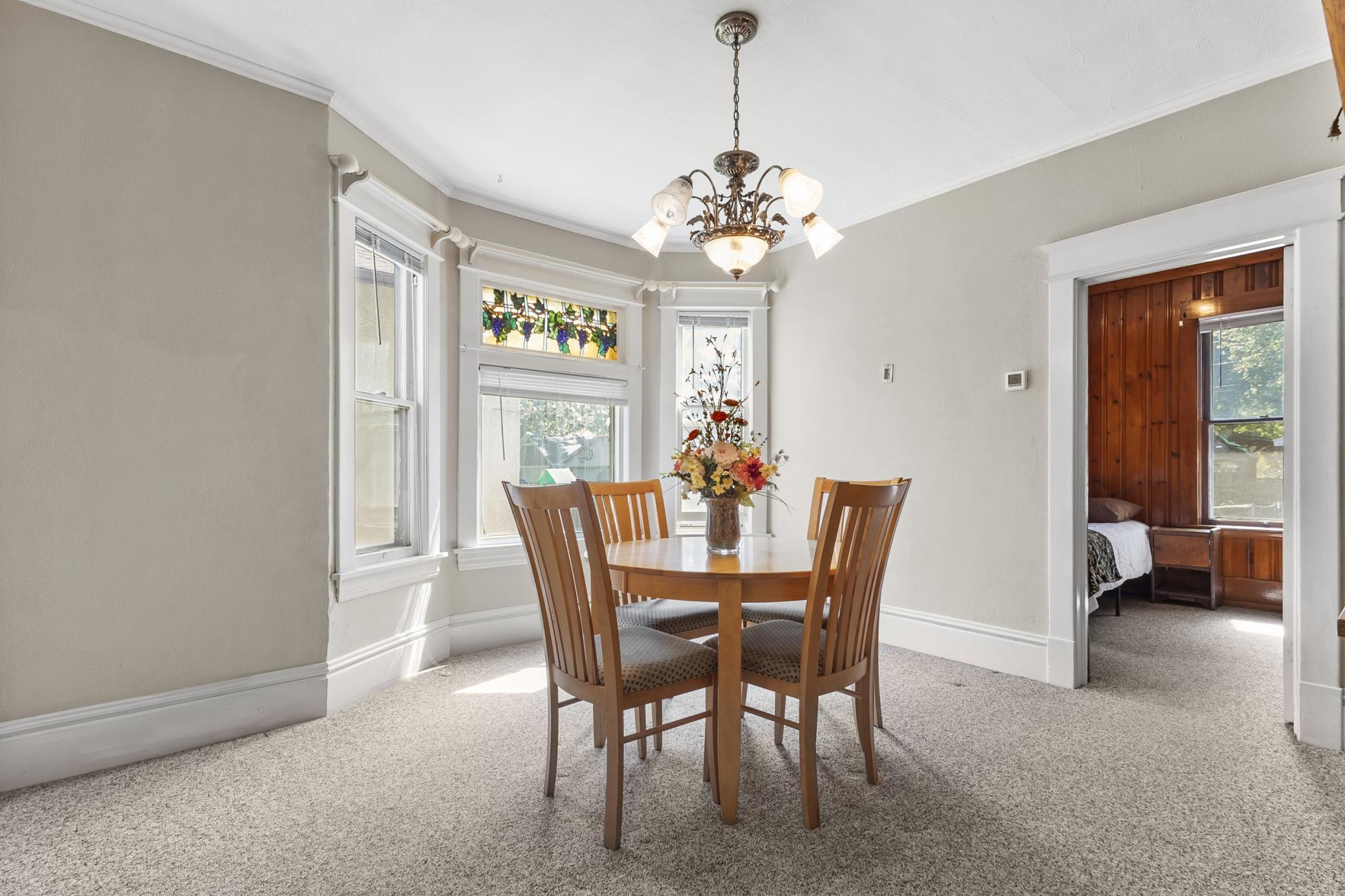 272 Baker Street W