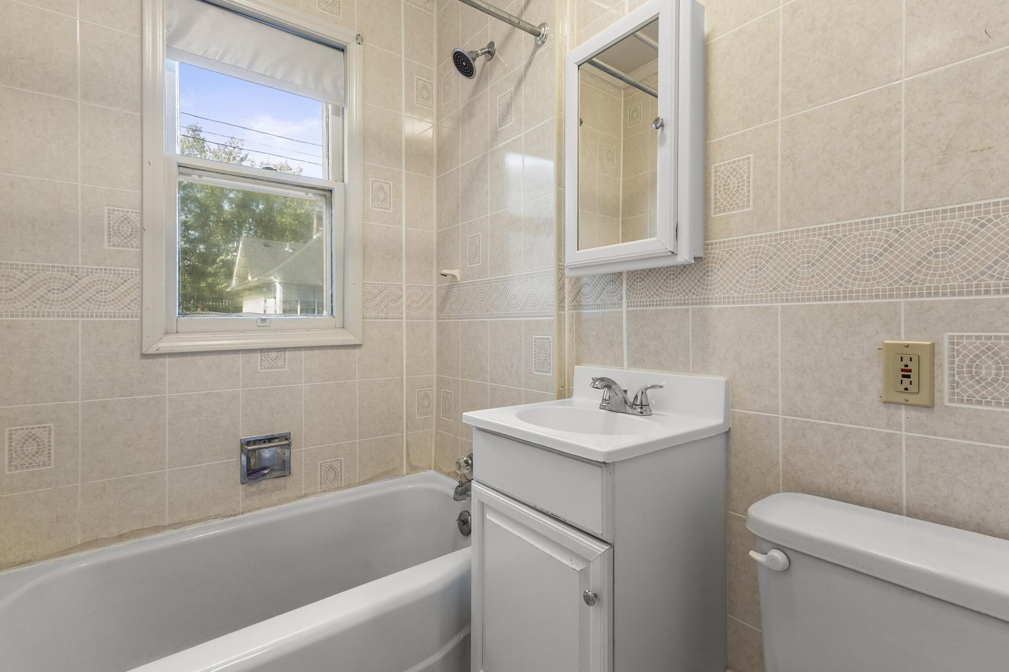 272 Baker Street W