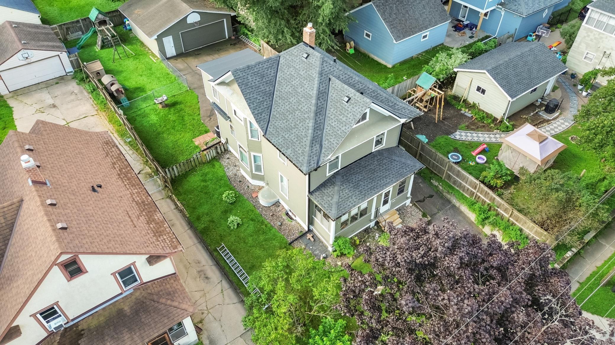 272 Baker Street W