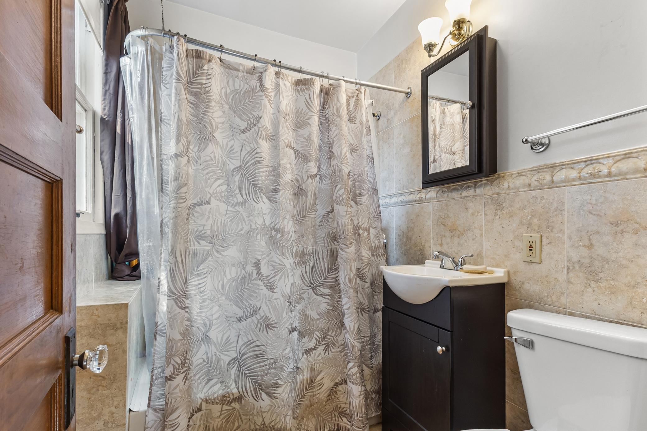 272 Baker Street W