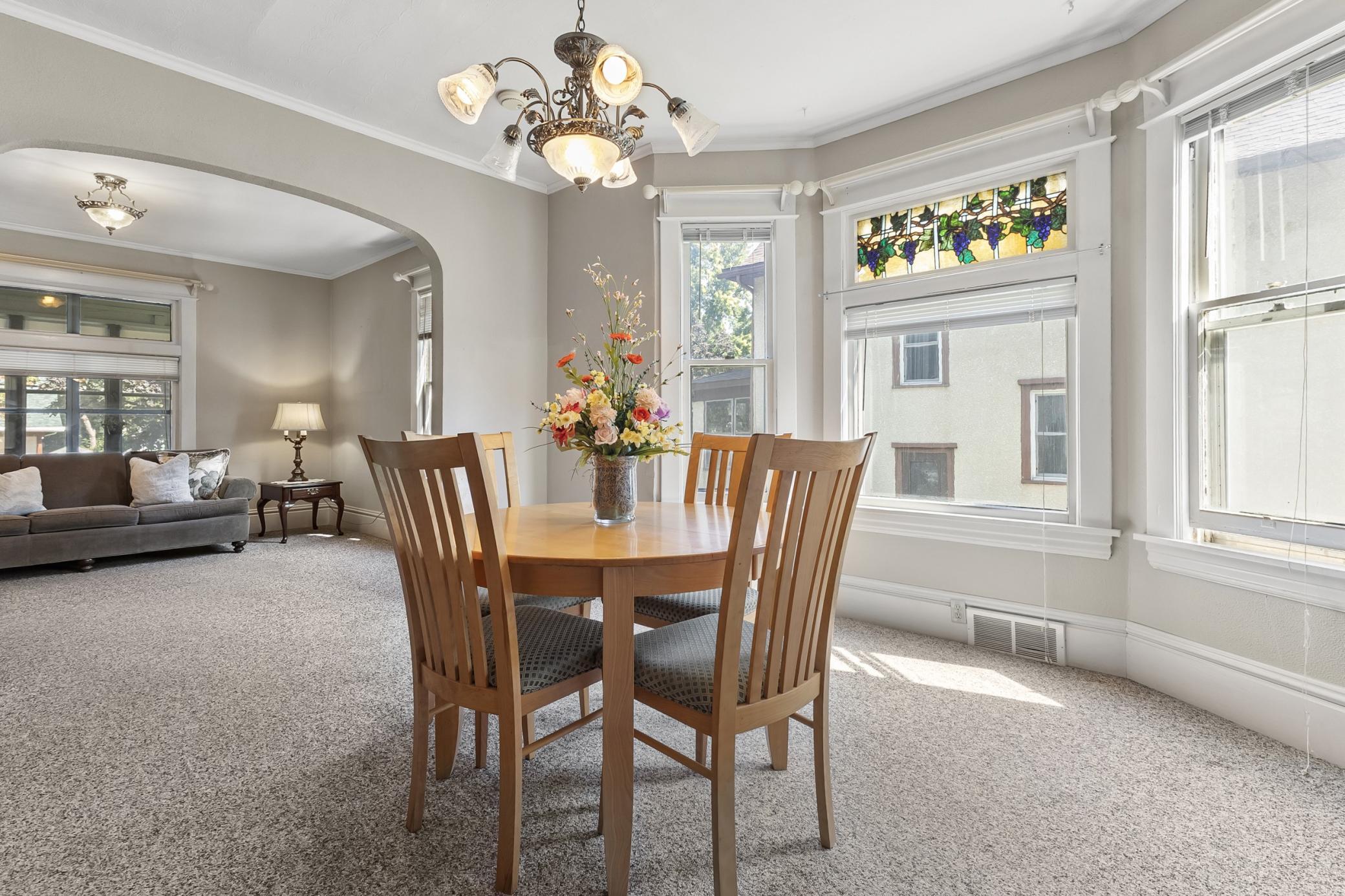 272 Baker Street W