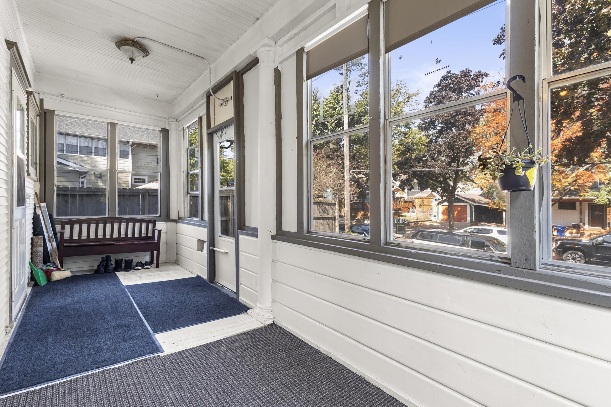 272 Baker Street W