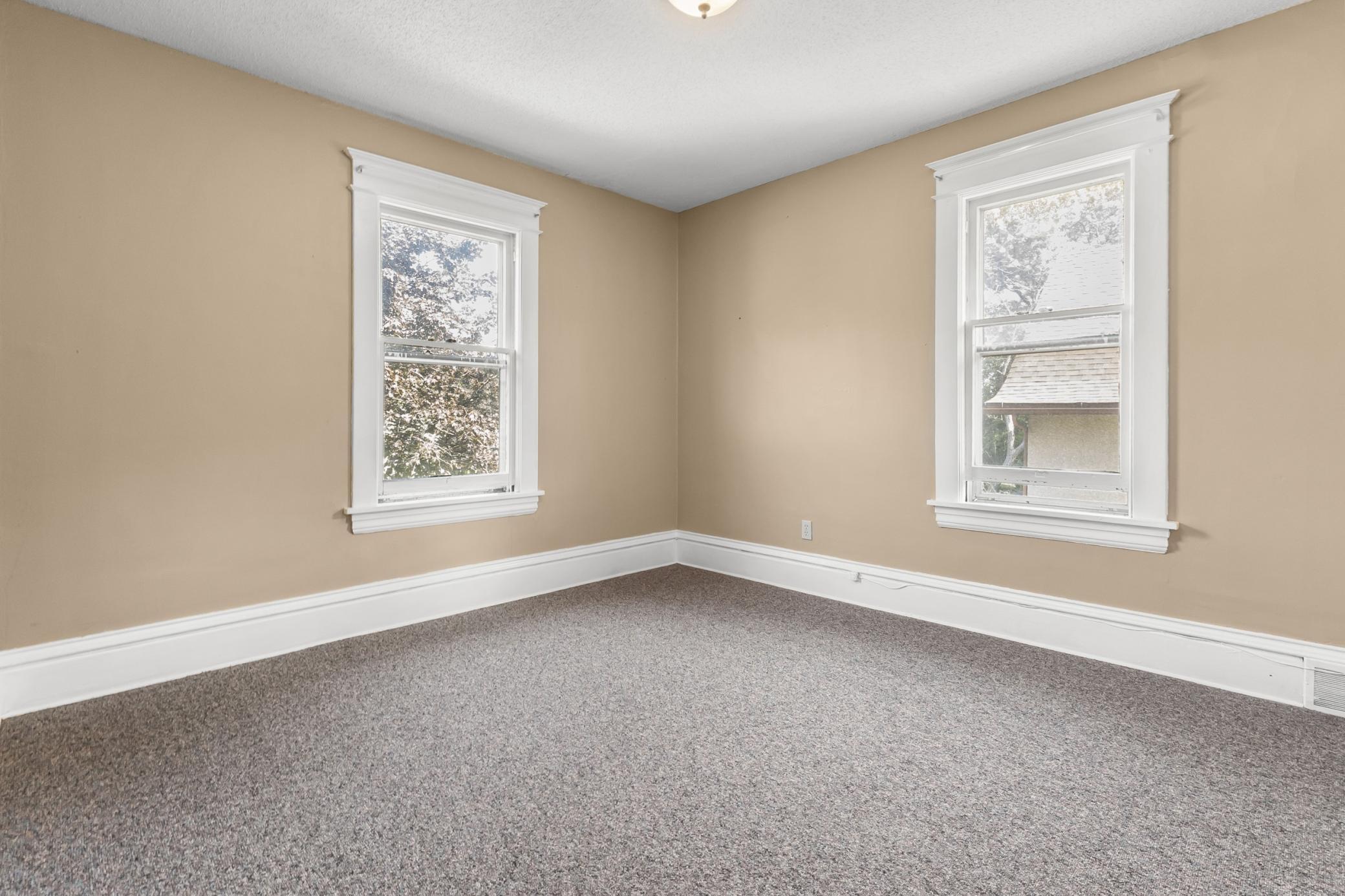 272 Baker Street W