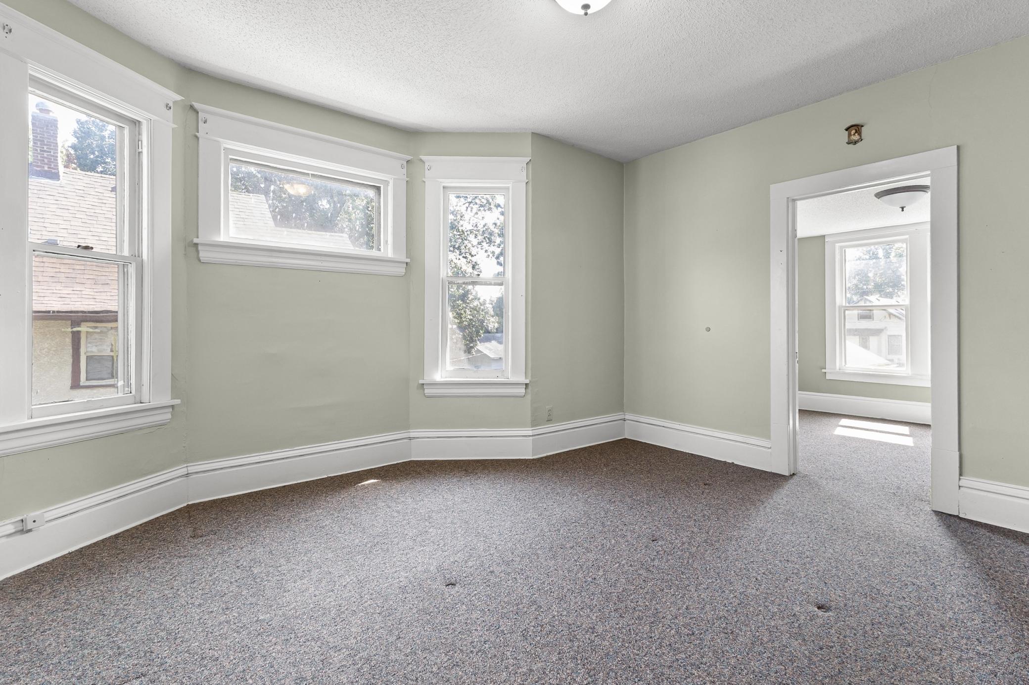 272 Baker Street W