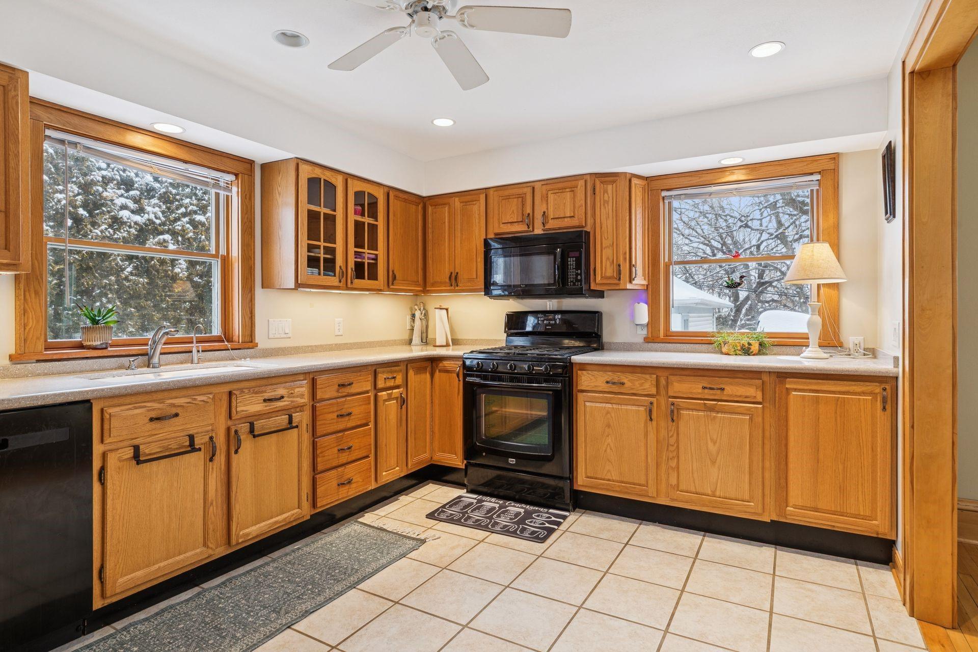 806 15th Avenue N