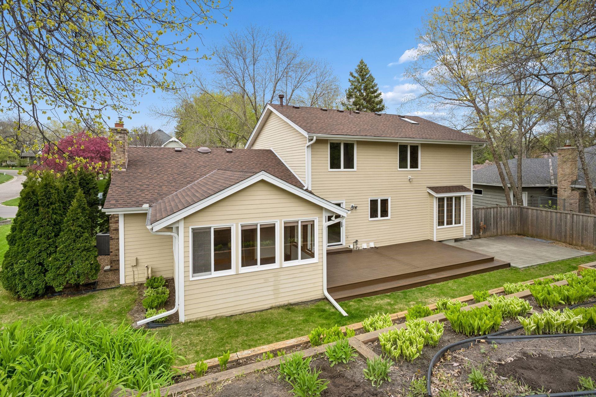 3385 Rosewood Lane N