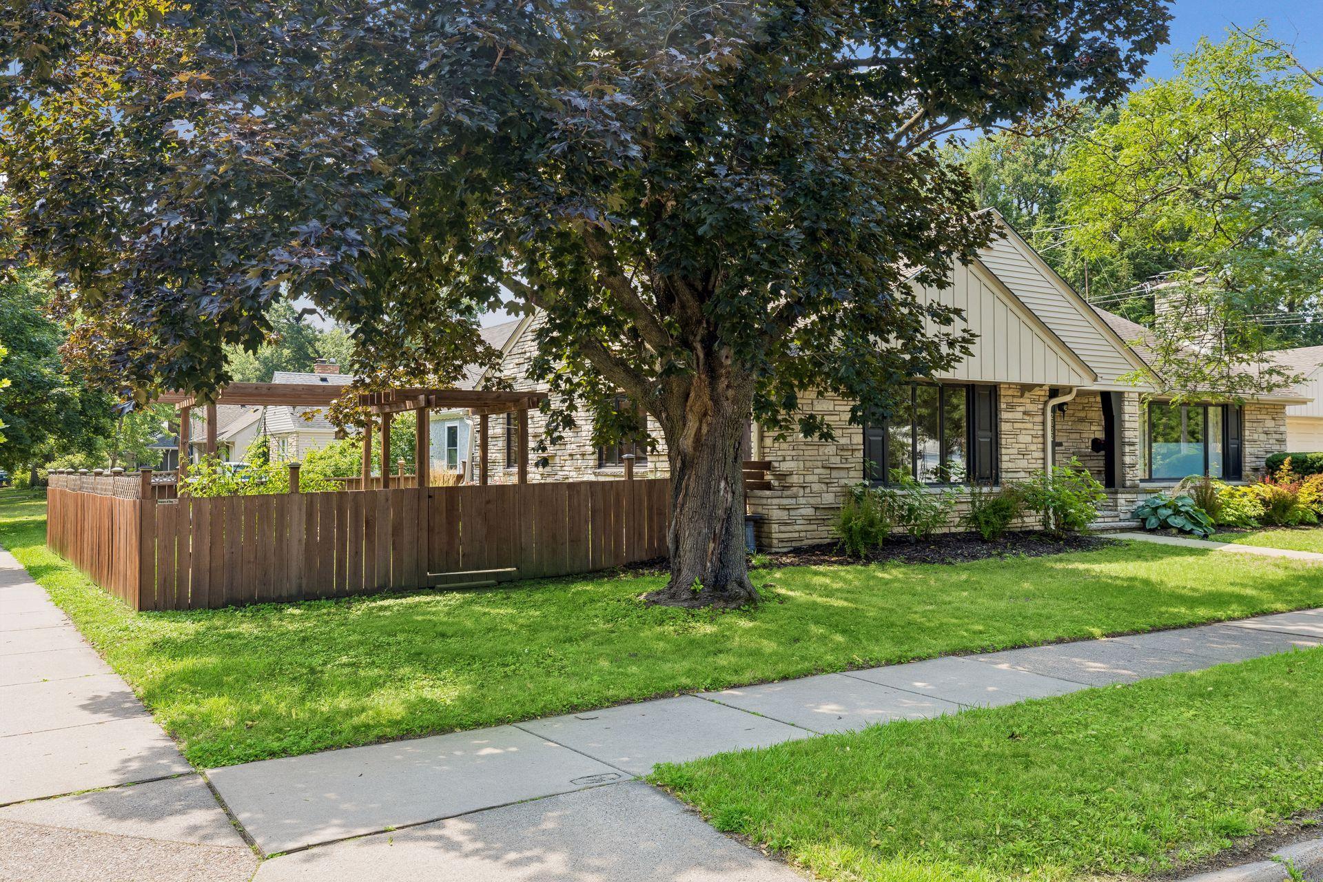 2032 Sheridan Avenue