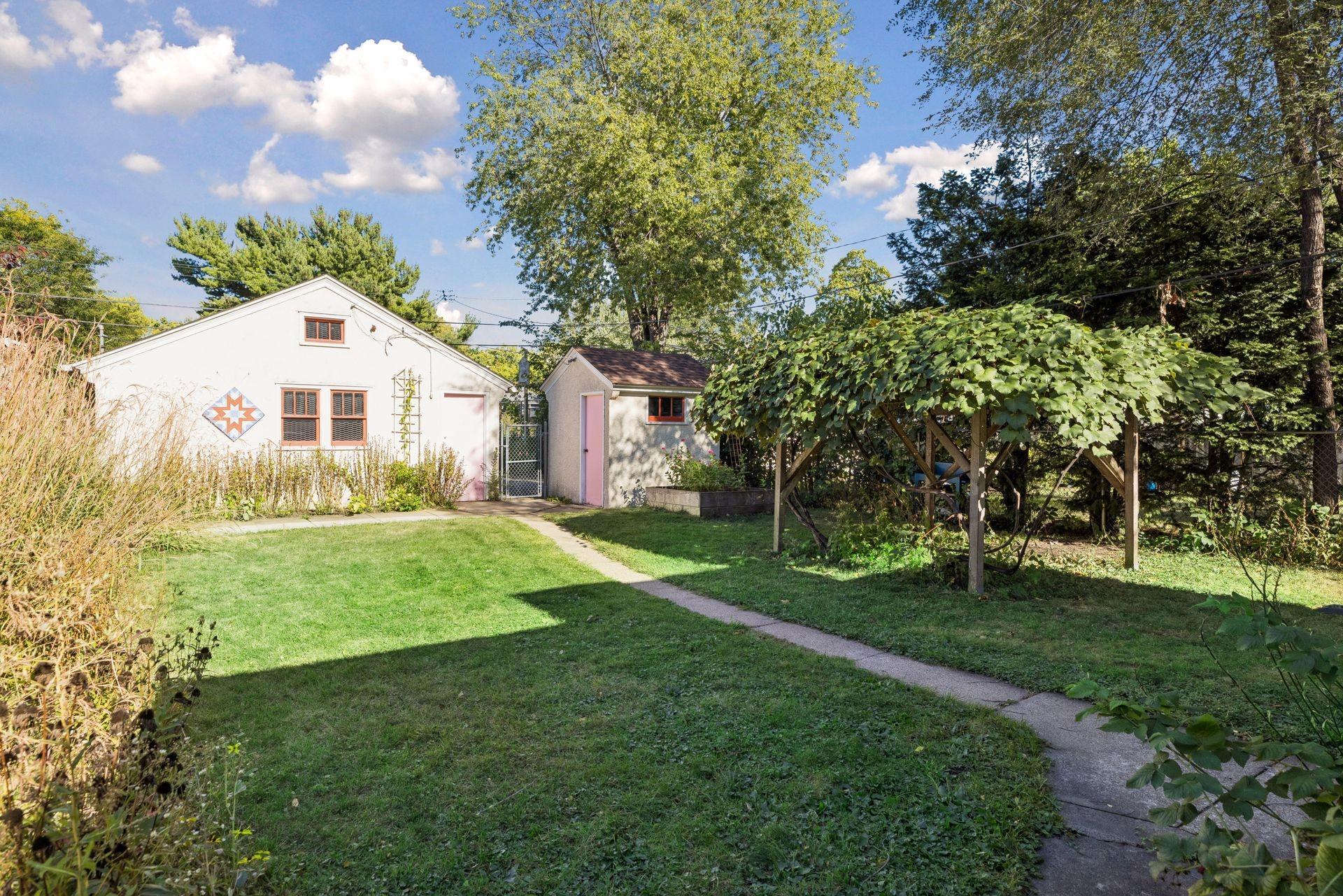 3947 Snelling Avenue
