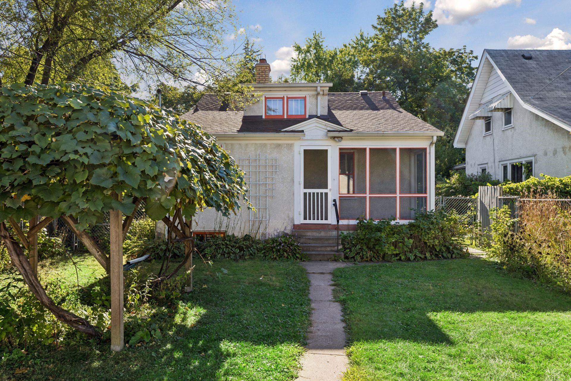 3947 Snelling Avenue
