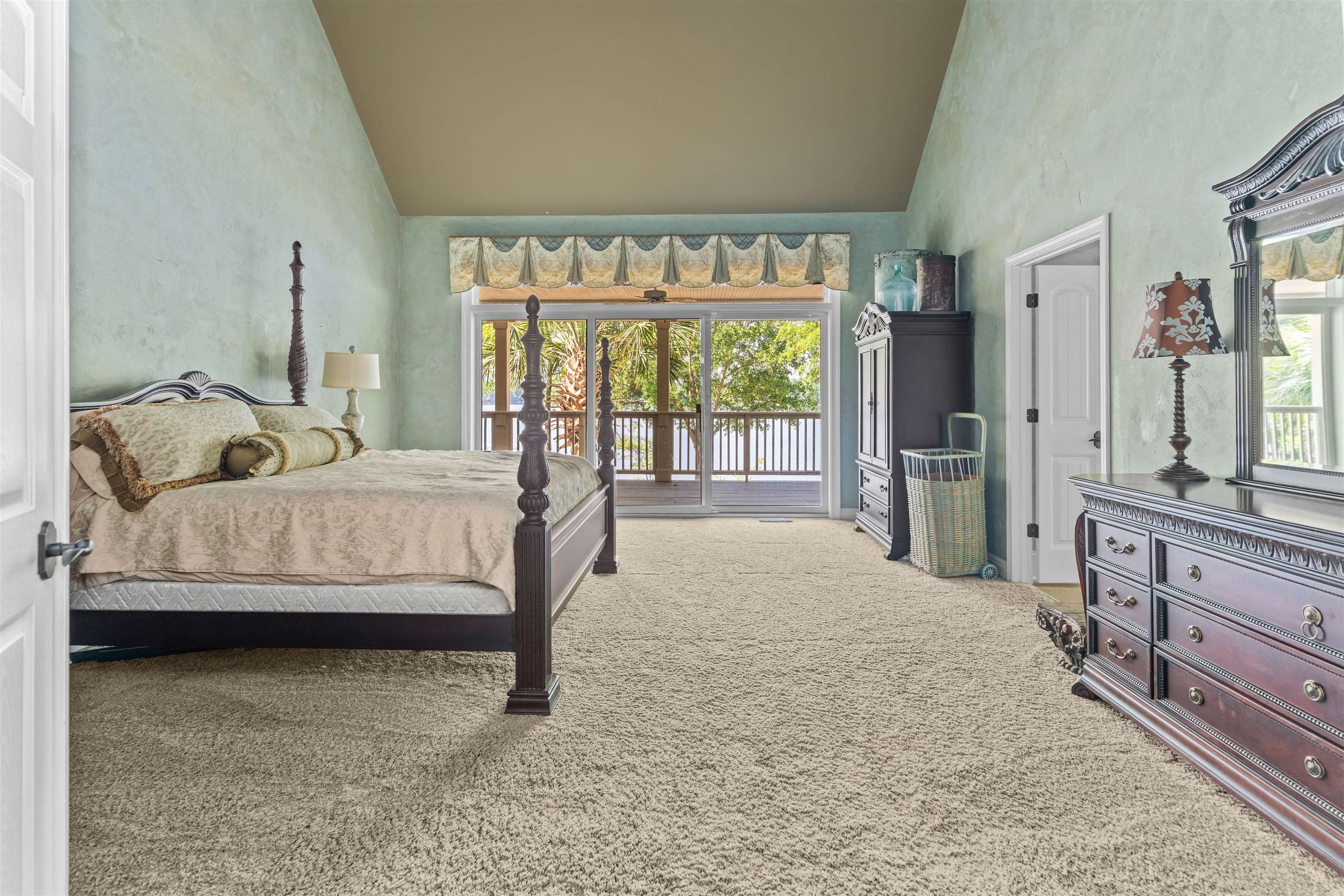1221 COSBY CIRCLE