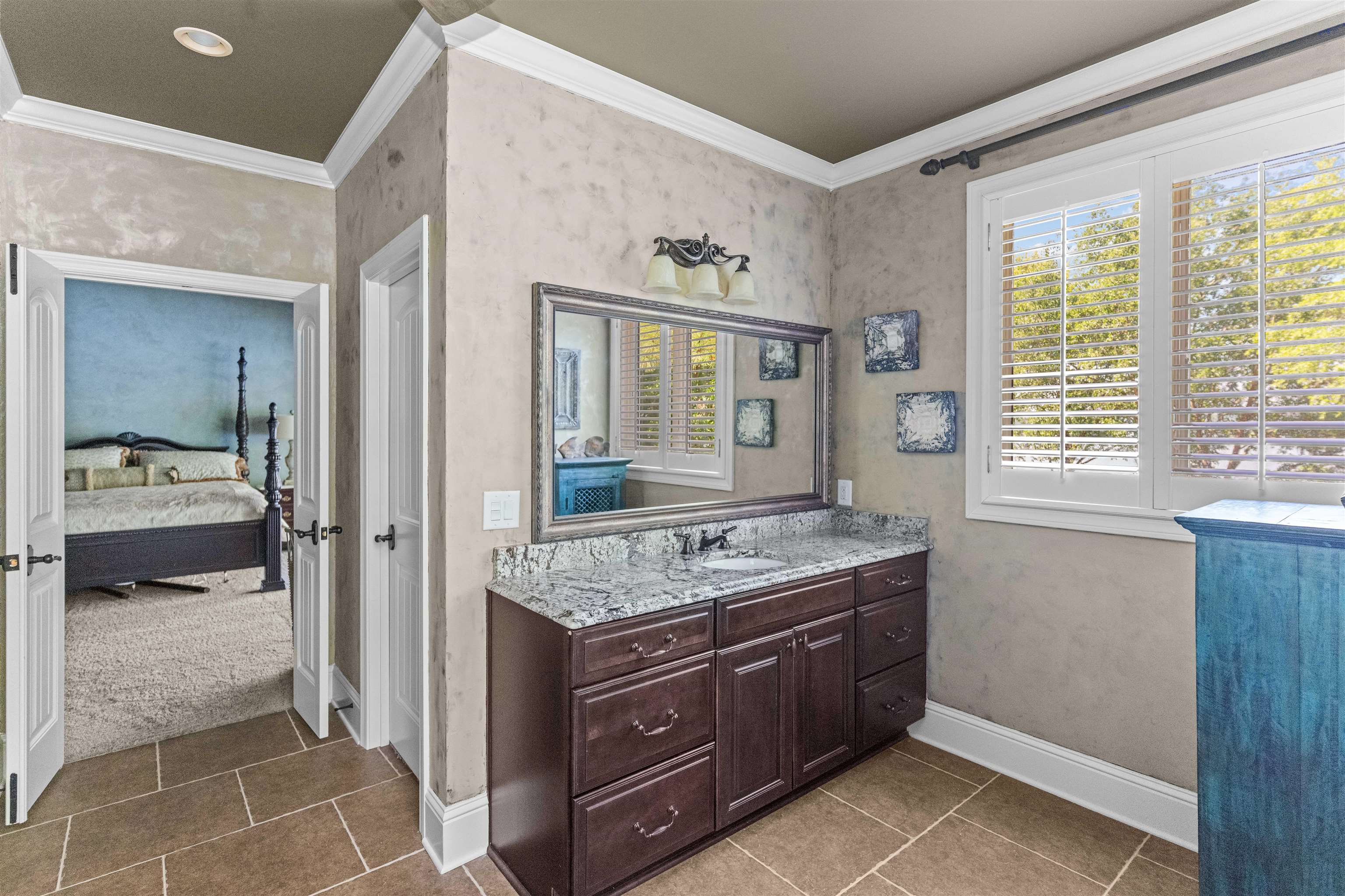 1221 COSBY CIRCLE