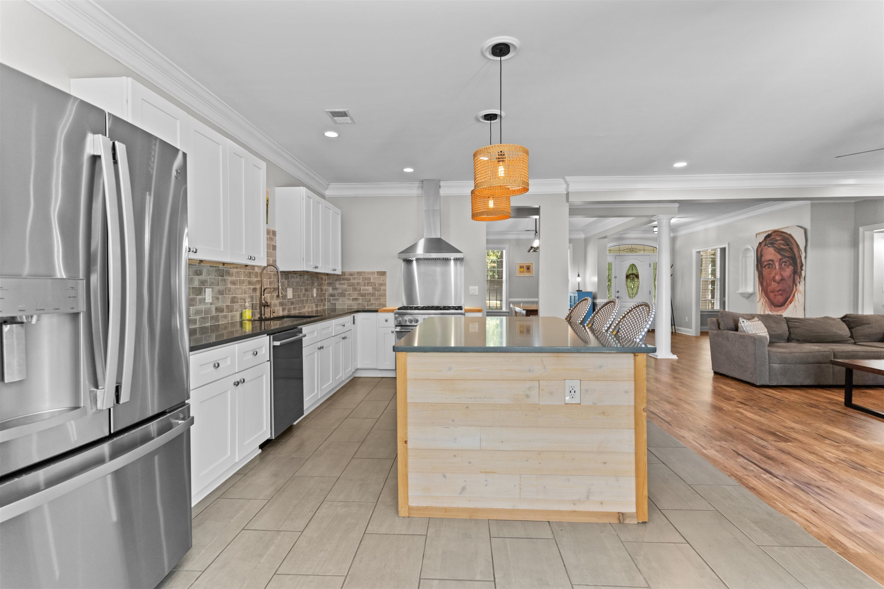 1081 KATHERINE LANE