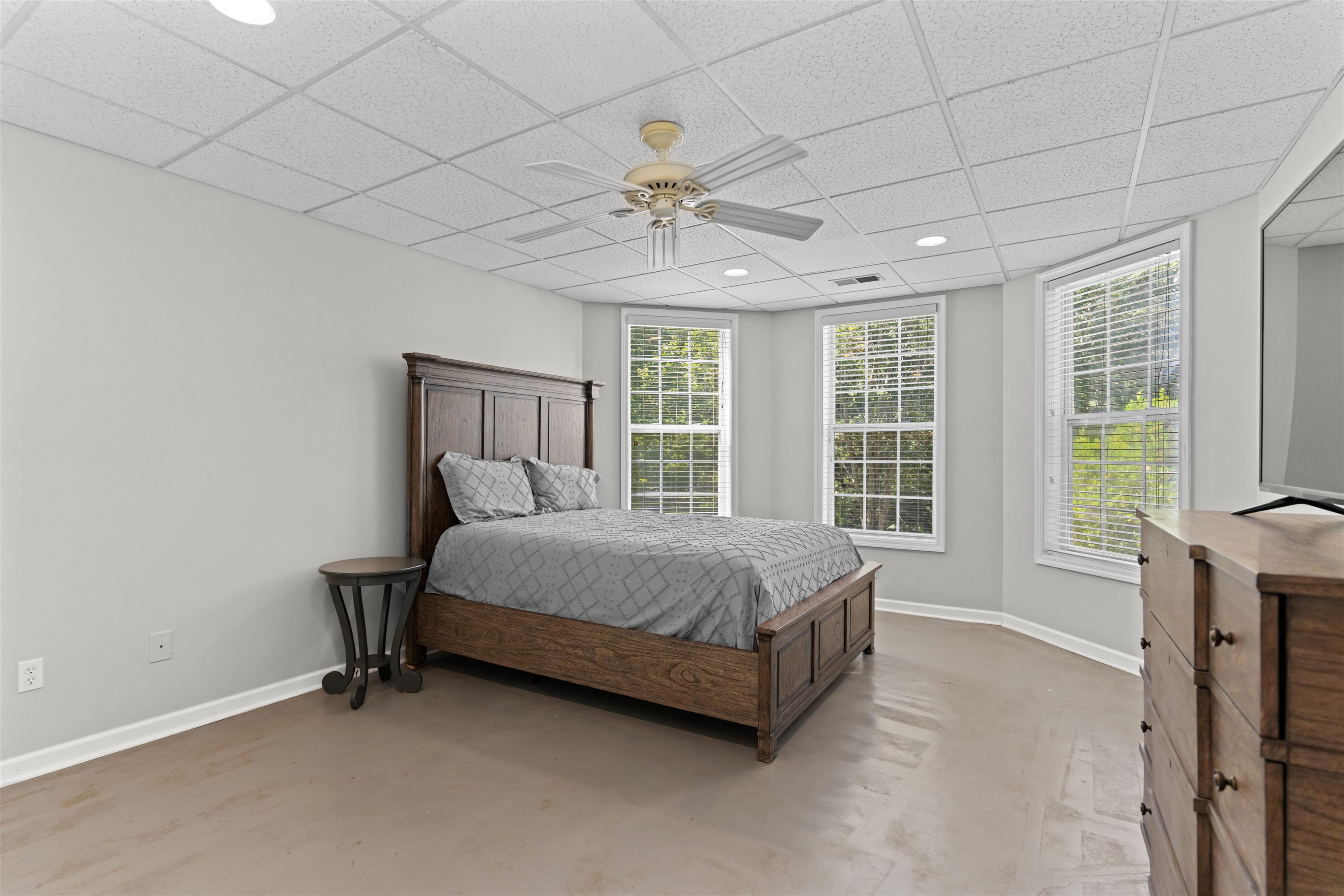 1081 KATHERINE LANE