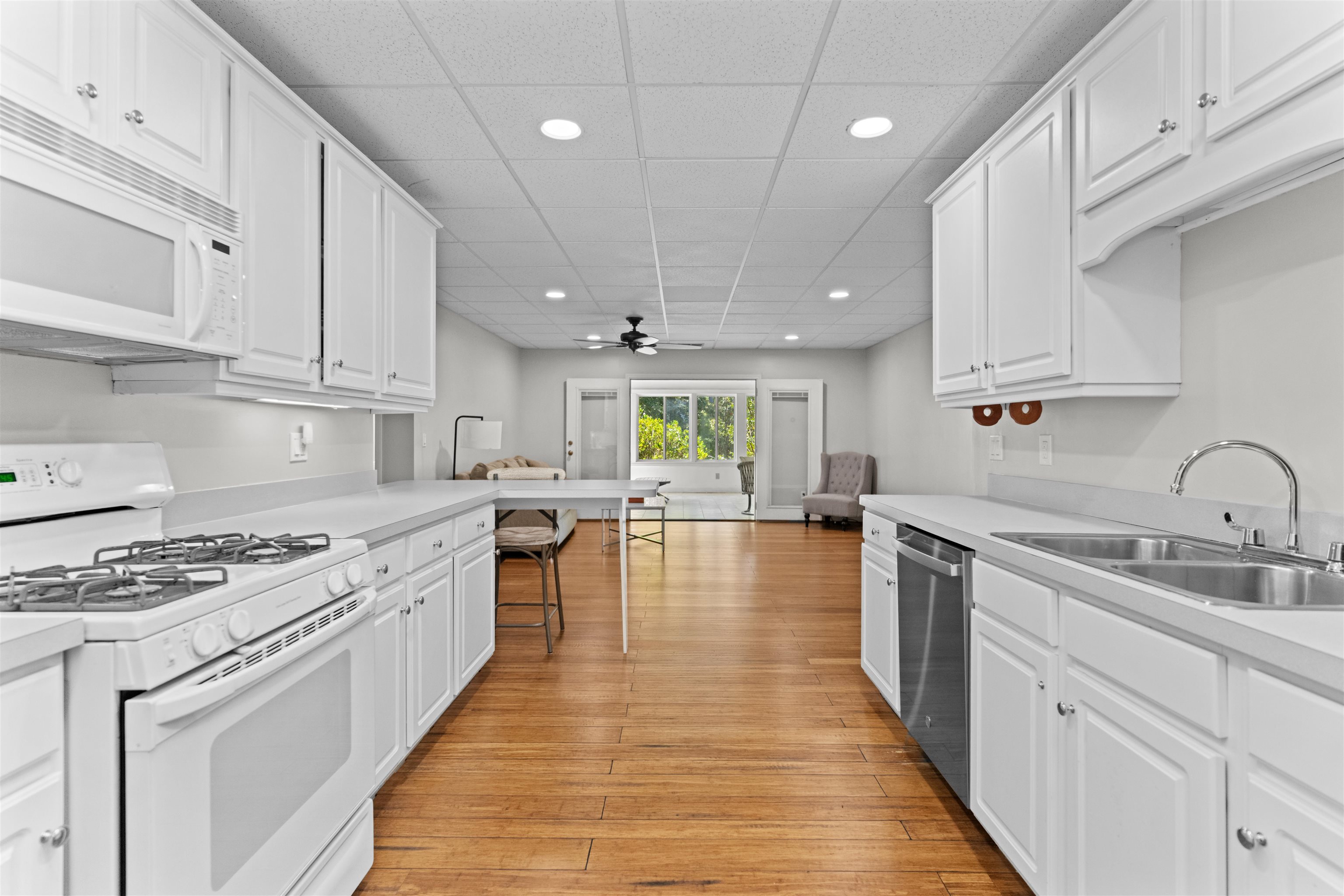 1081 KATHERINE LANE