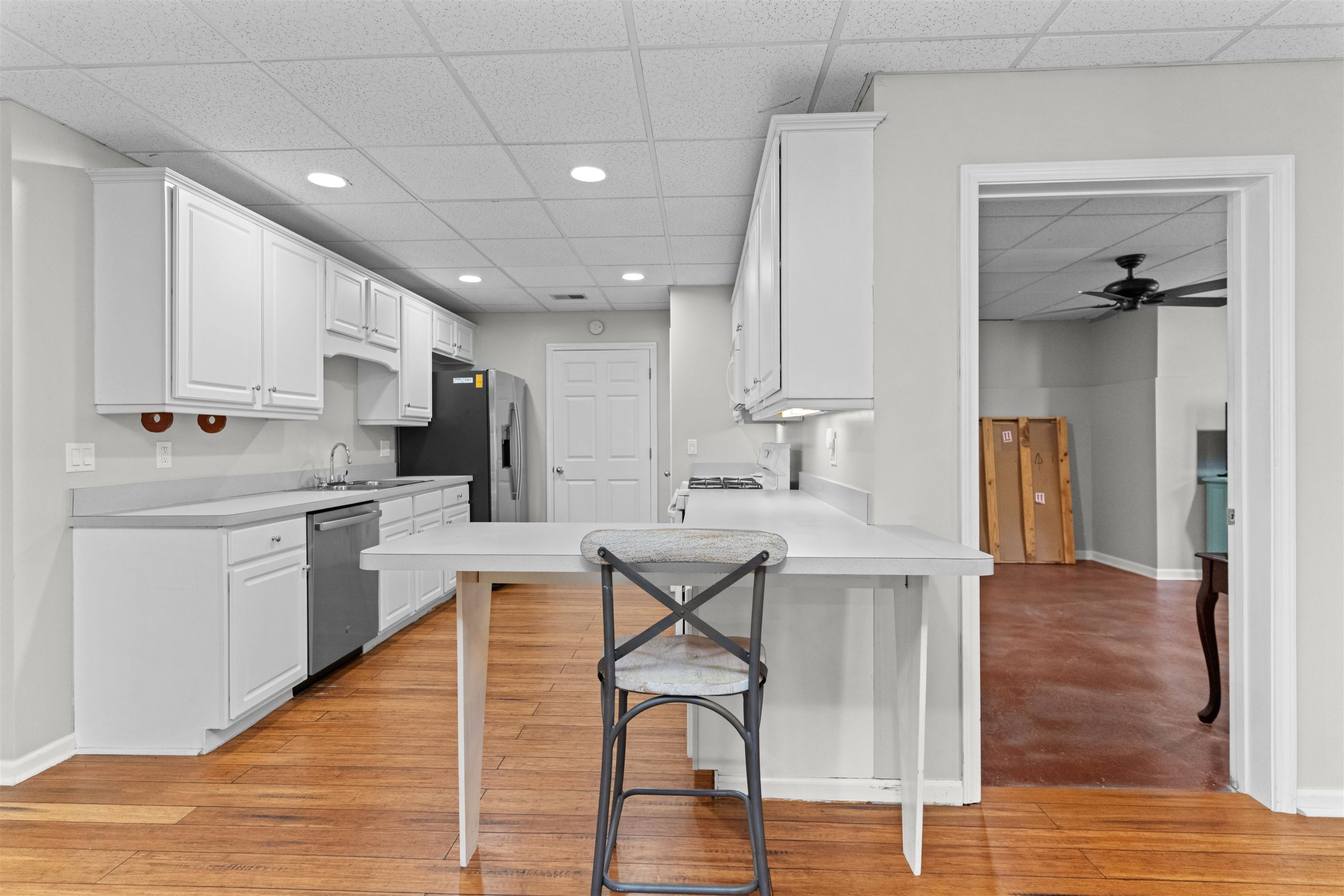 1081 KATHERINE LANE