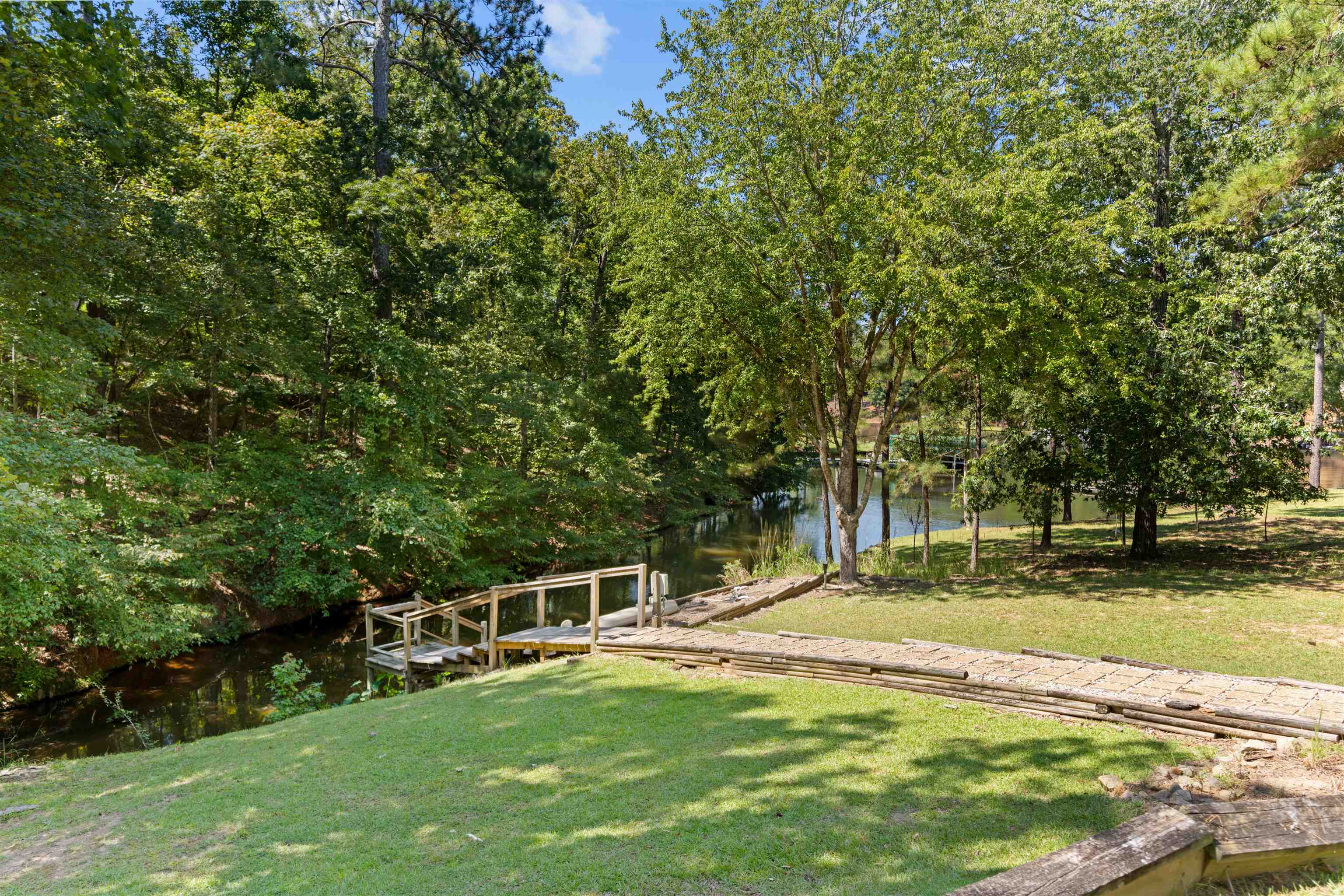 1081 KATHERINE LANE