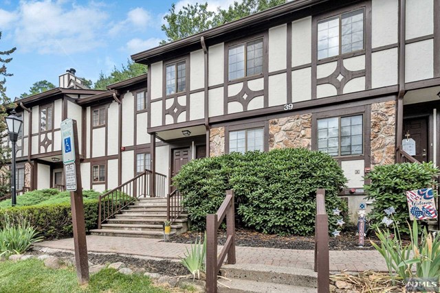 3908 Melville Court