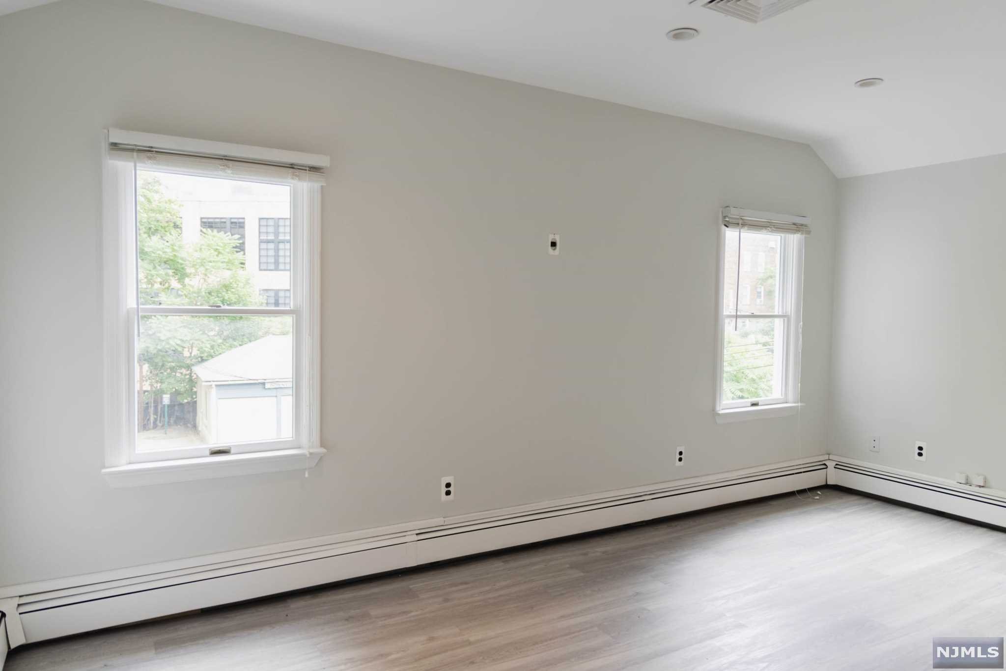 31 S Fullerton Avenue 1